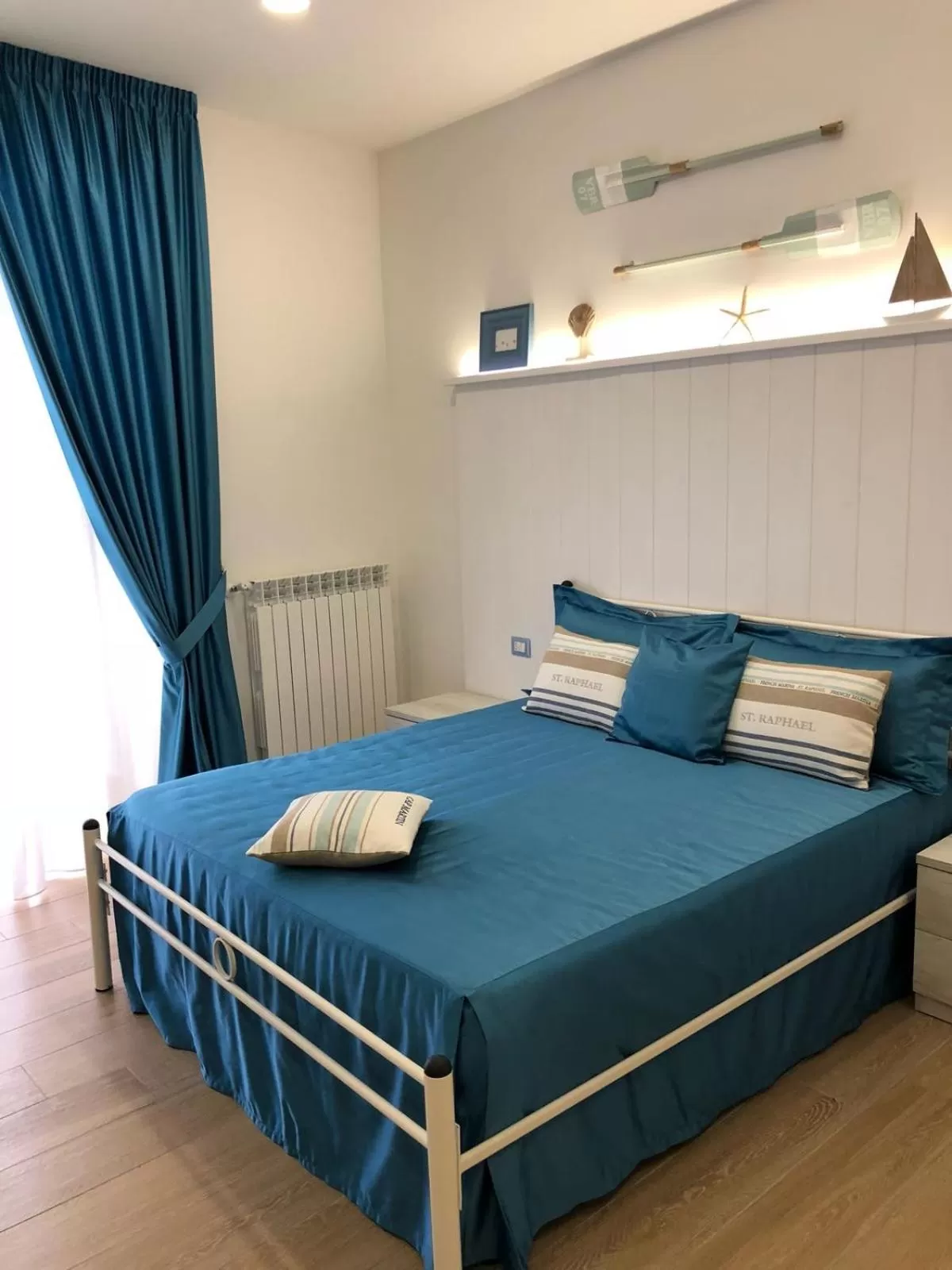 Property building, Bed in Antica Capri