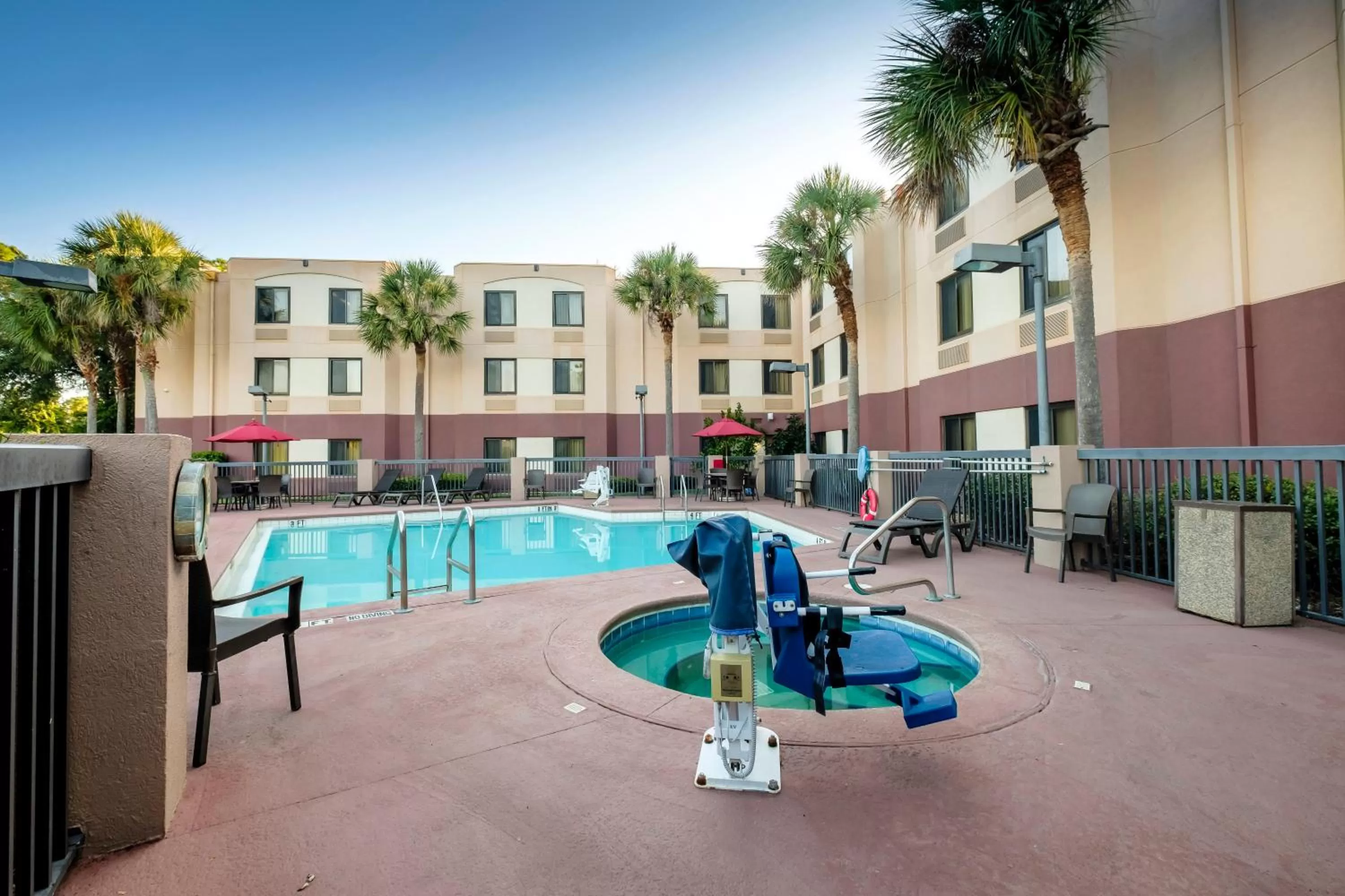 Swimming pool in Red Roof Inn PLUS+ Palm Coast