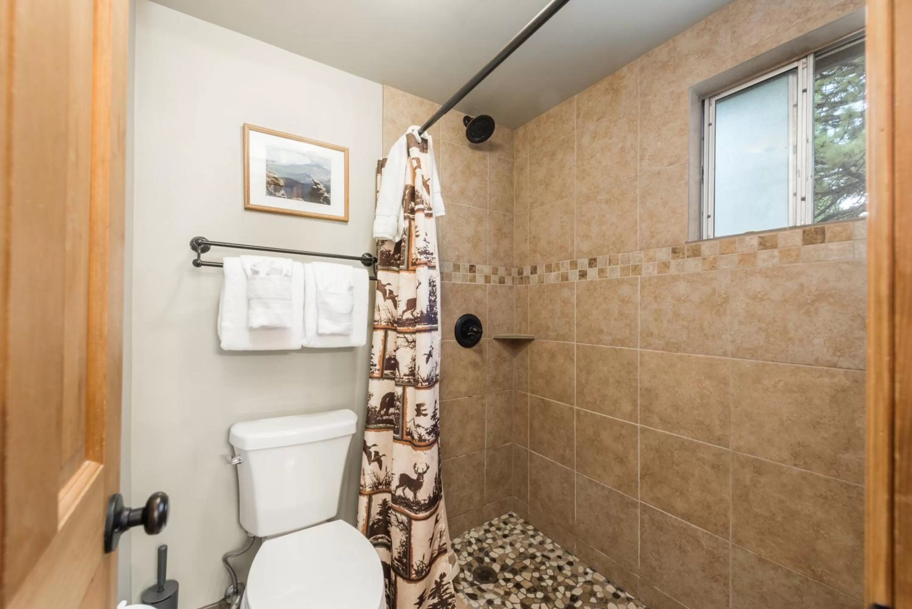 4 Seasons Inn on Fall River