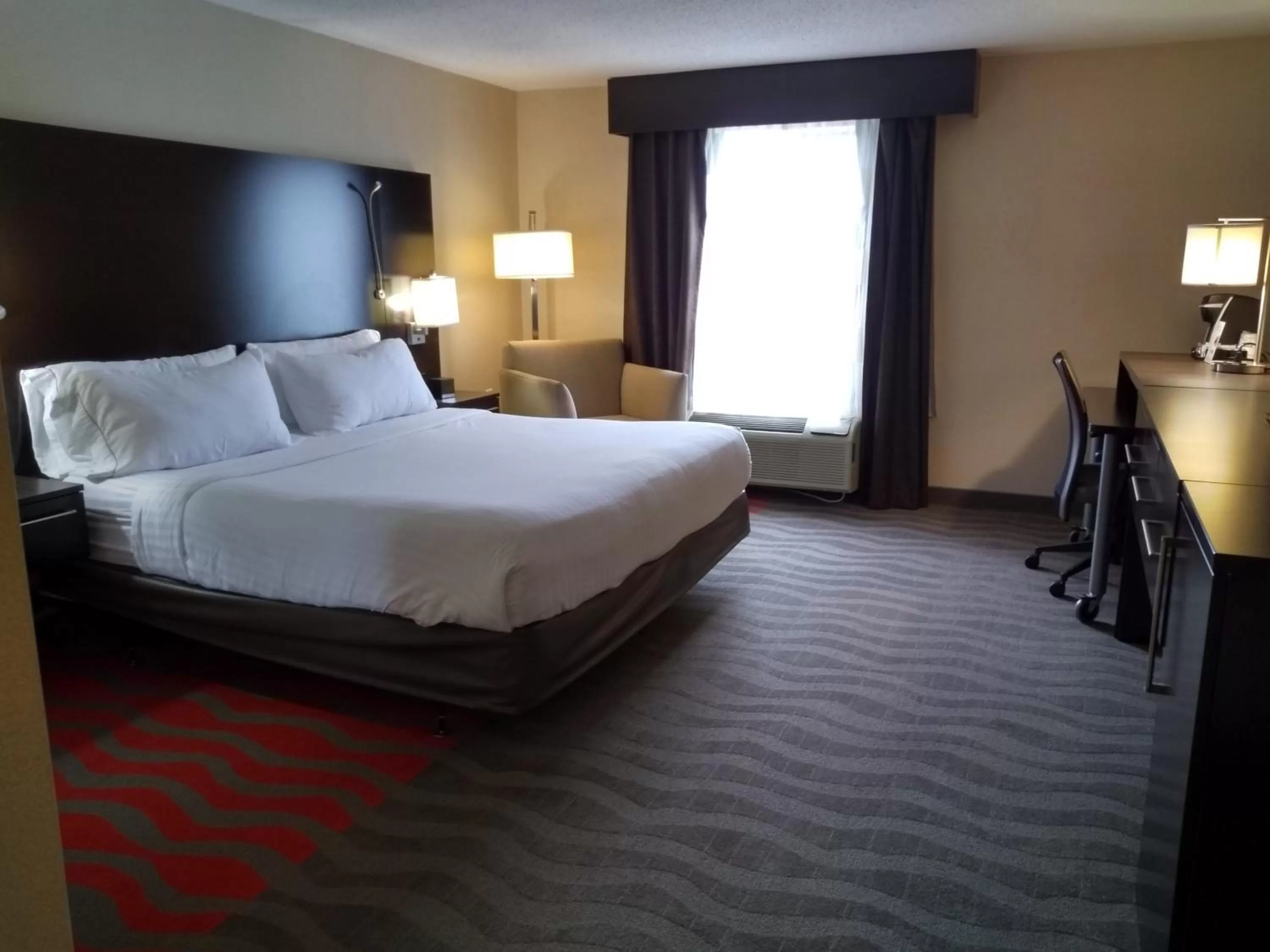 Photo of the whole room, Bed in Holiday Inn Express Hotel & Suites Waterford by IHG