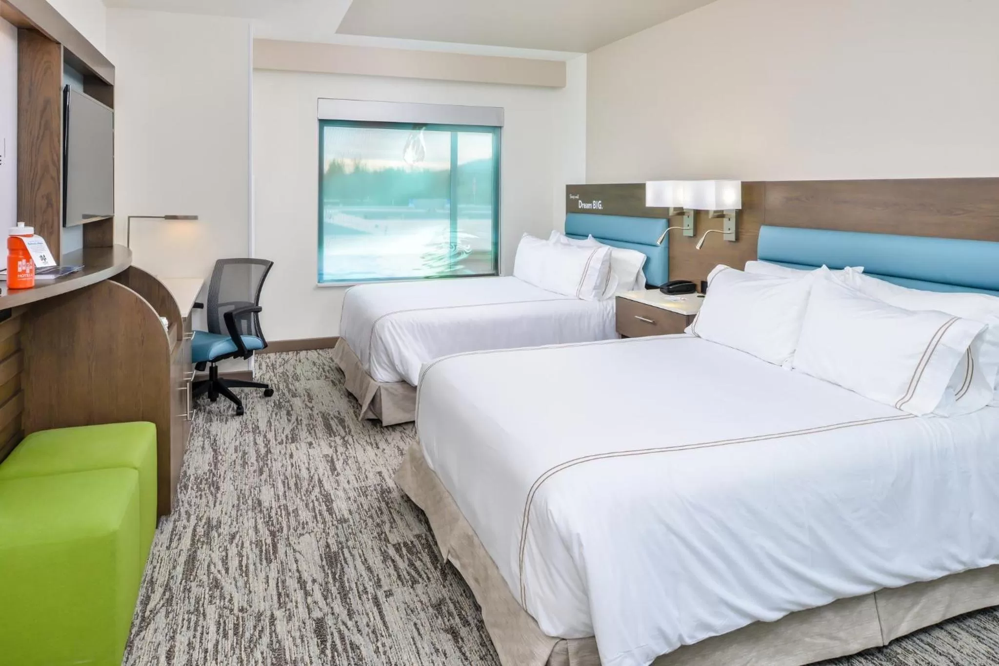 Photo of the whole room, Bed in EVEN Hotel Eugene by IHG