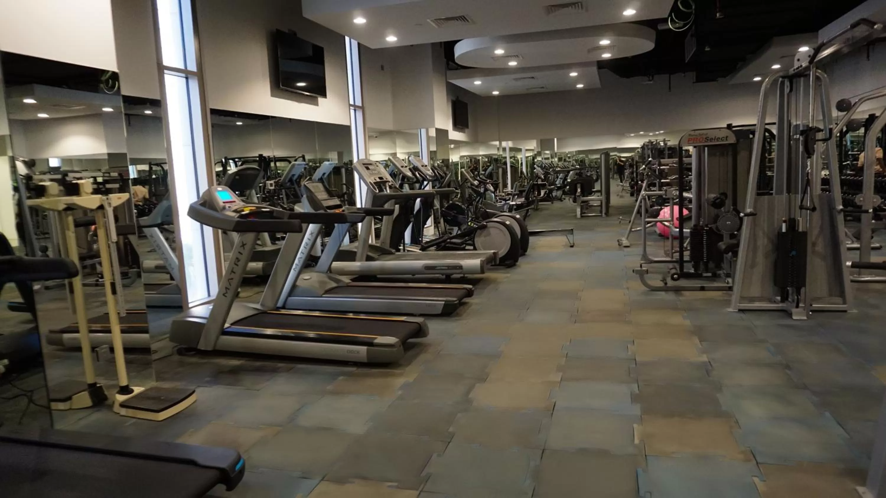 Fitness centre/facilities in Al Kout Beach Hotel