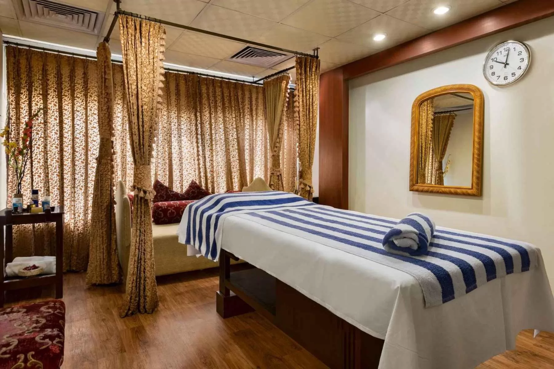 Bed in Ramada Plaza by Wyndham Karachi Airport Hotel