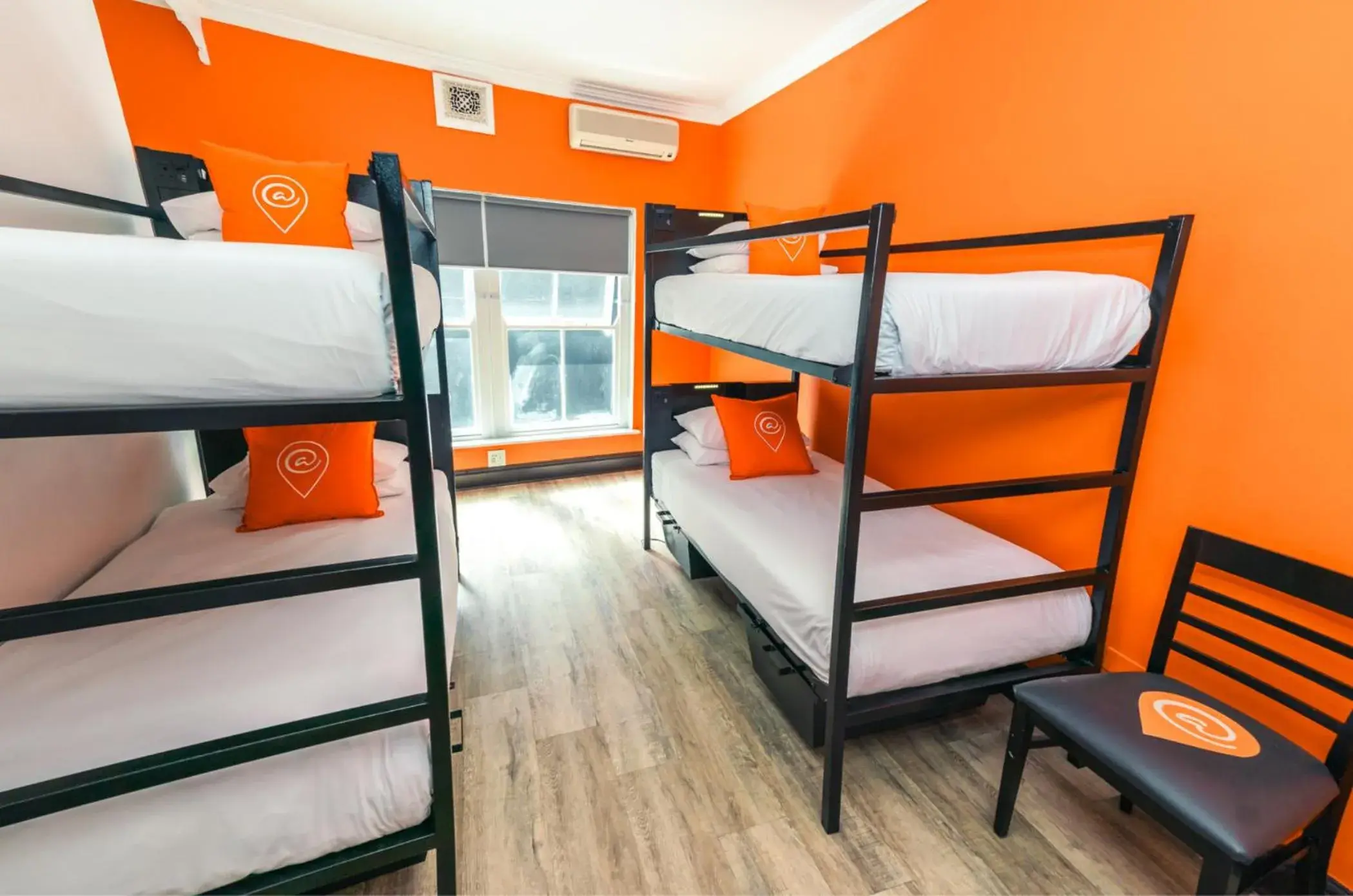Bed in 4-Bed Mixed Dormitory Room with en-suite Bathroom in Never at Home Green Point Bed in 4-Bed Mixed Dormitory Room with en-suite Bathroom in Never at Home Green Point