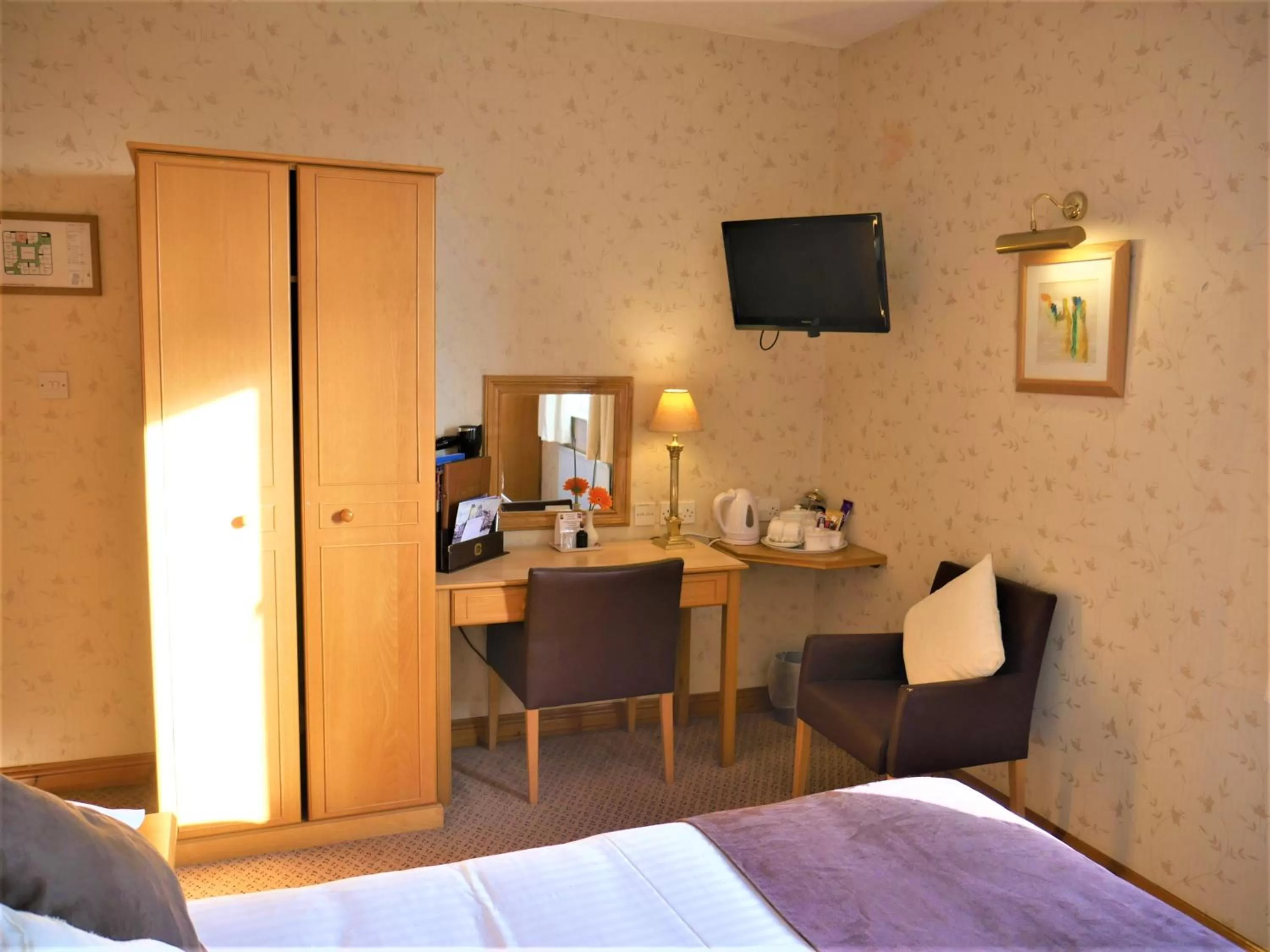 Bedroom, Bed in Washington Central Hotel and Sleepwell Inn