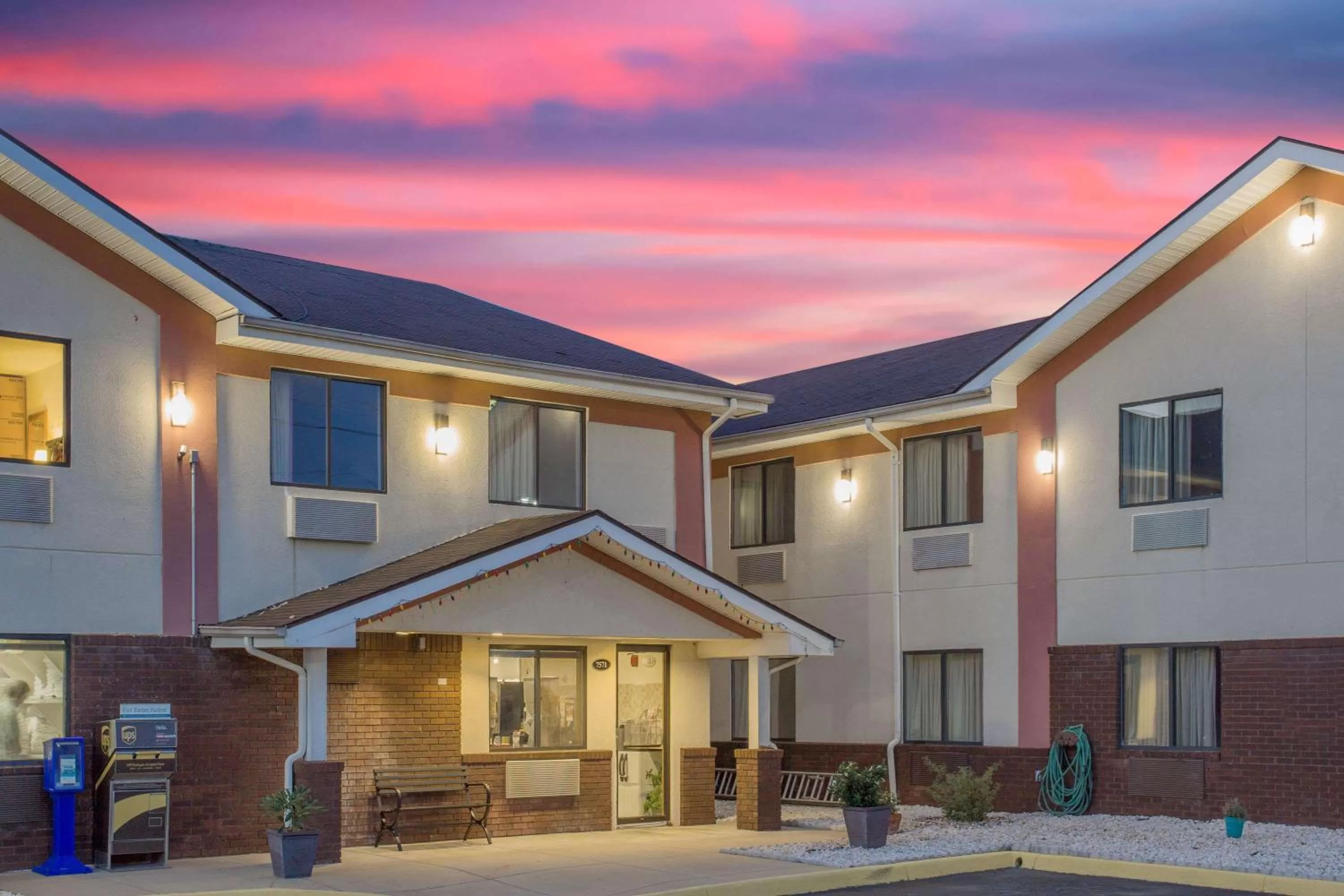 Property building in Super 8 by Wyndham Appomattox VA