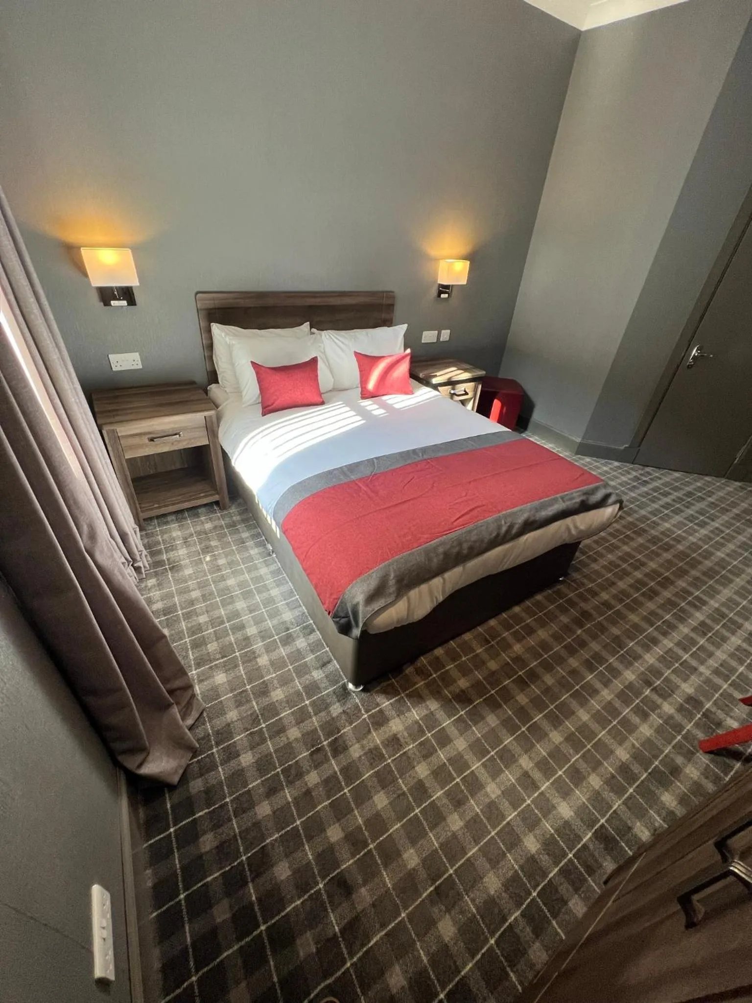 Bedroom, Bed in Devoncove Hotel Glasgow