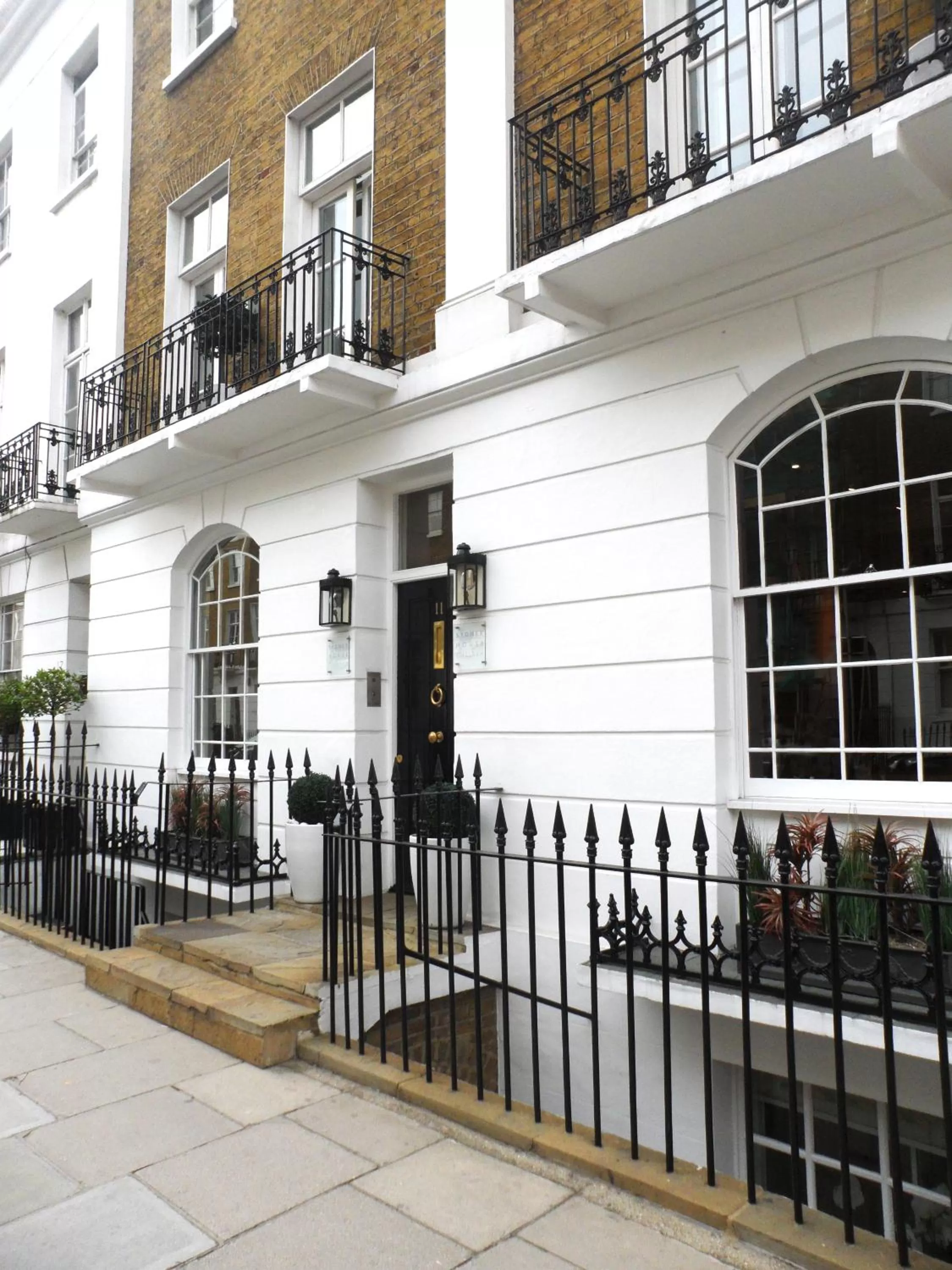 Facade/entrance in Sydney House Chelsea