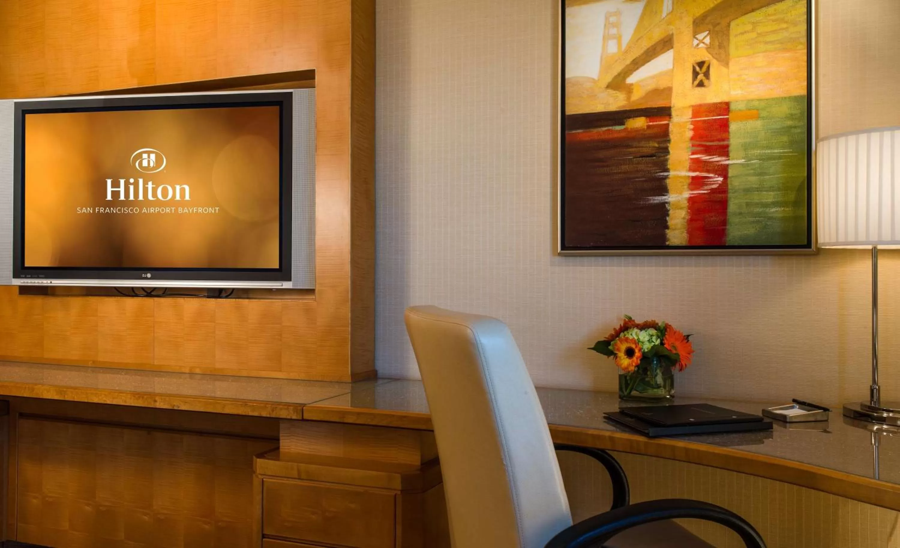 Bed in Hilton San Francisco Airport Bayfront - No Resort Fee