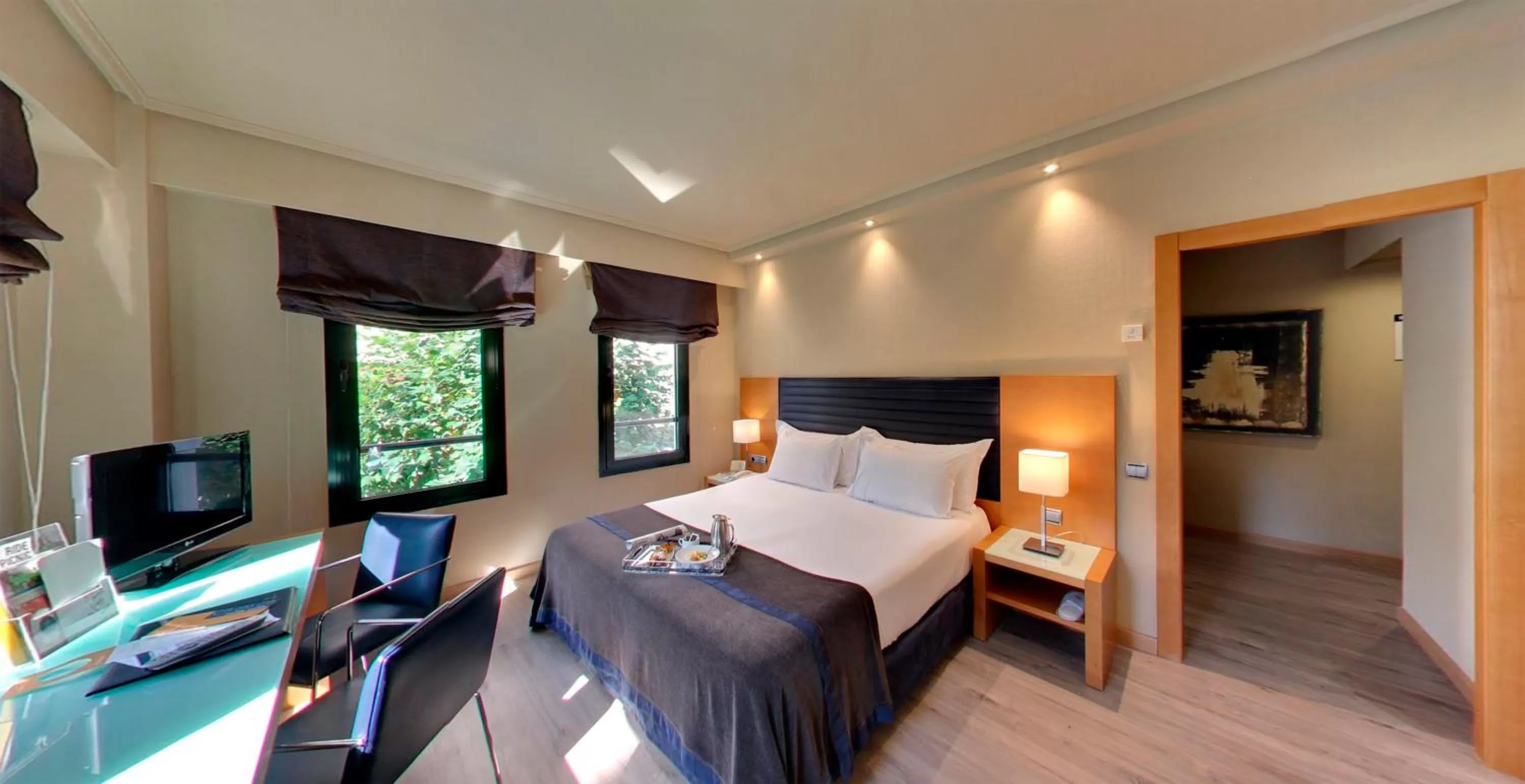 Photo of the whole room, Bed in Hotel Silken Indautxu