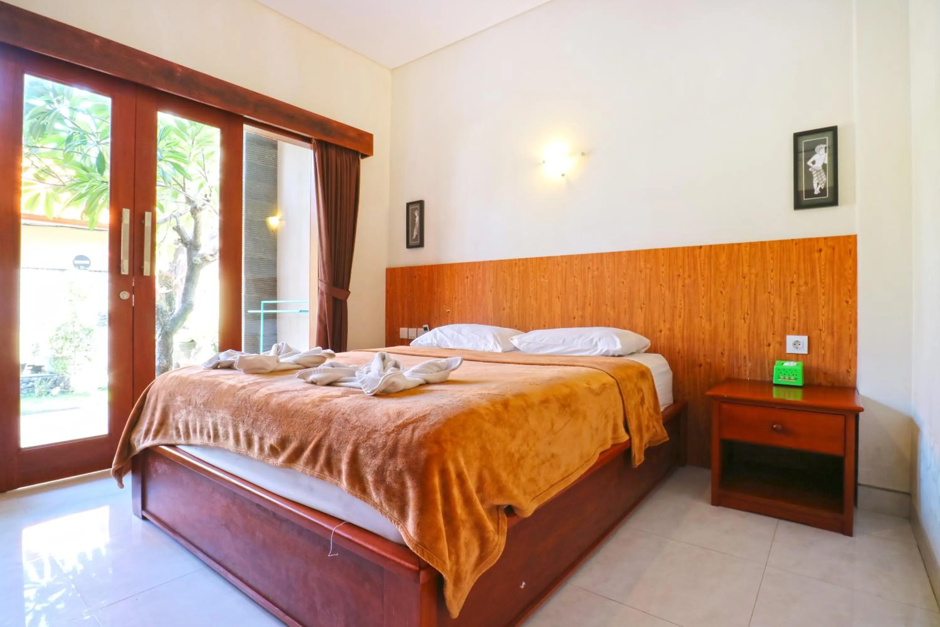 Bedroom, Bed in Gora Beach Inn