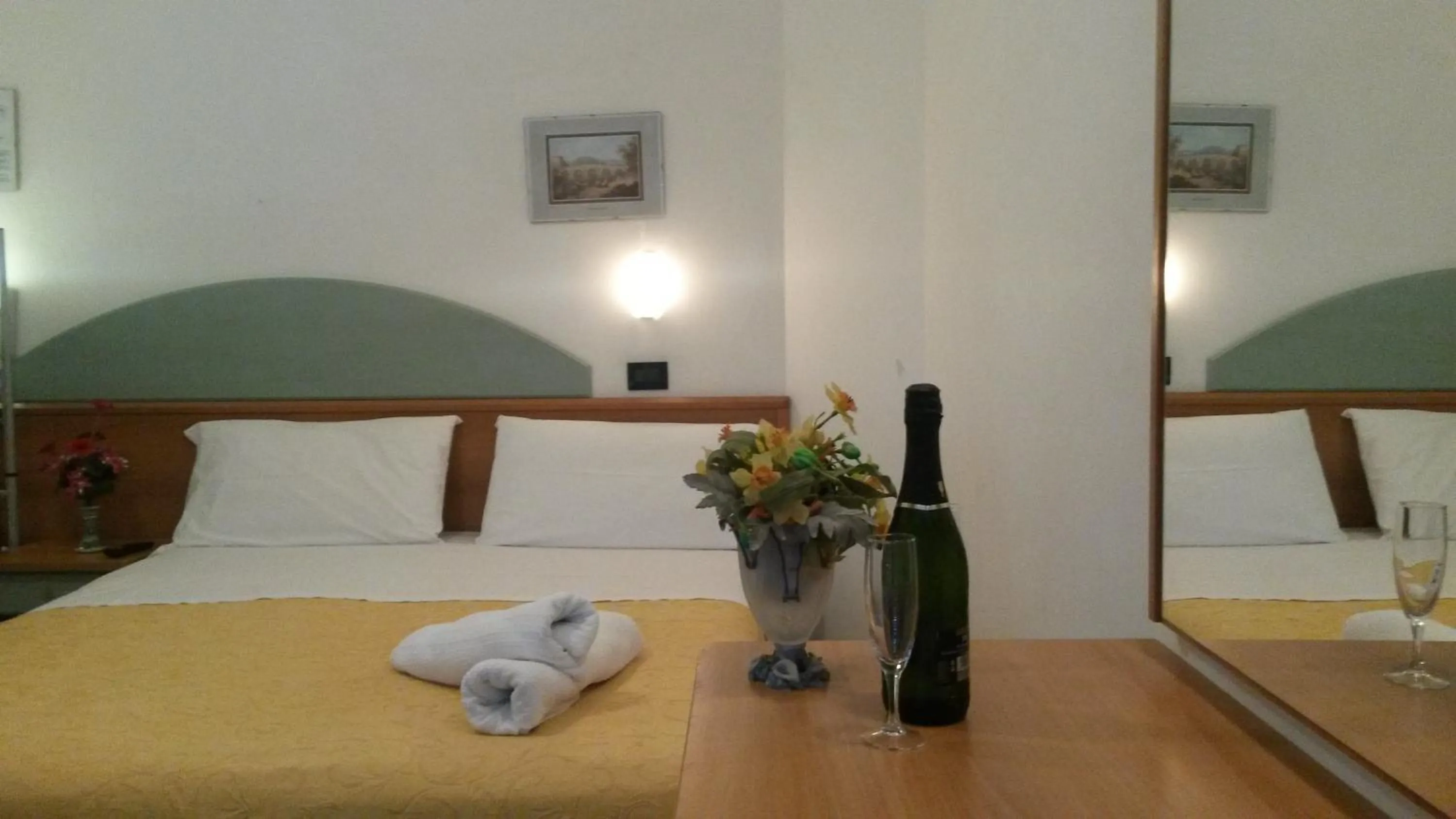 Bed in Hotel Orchidea