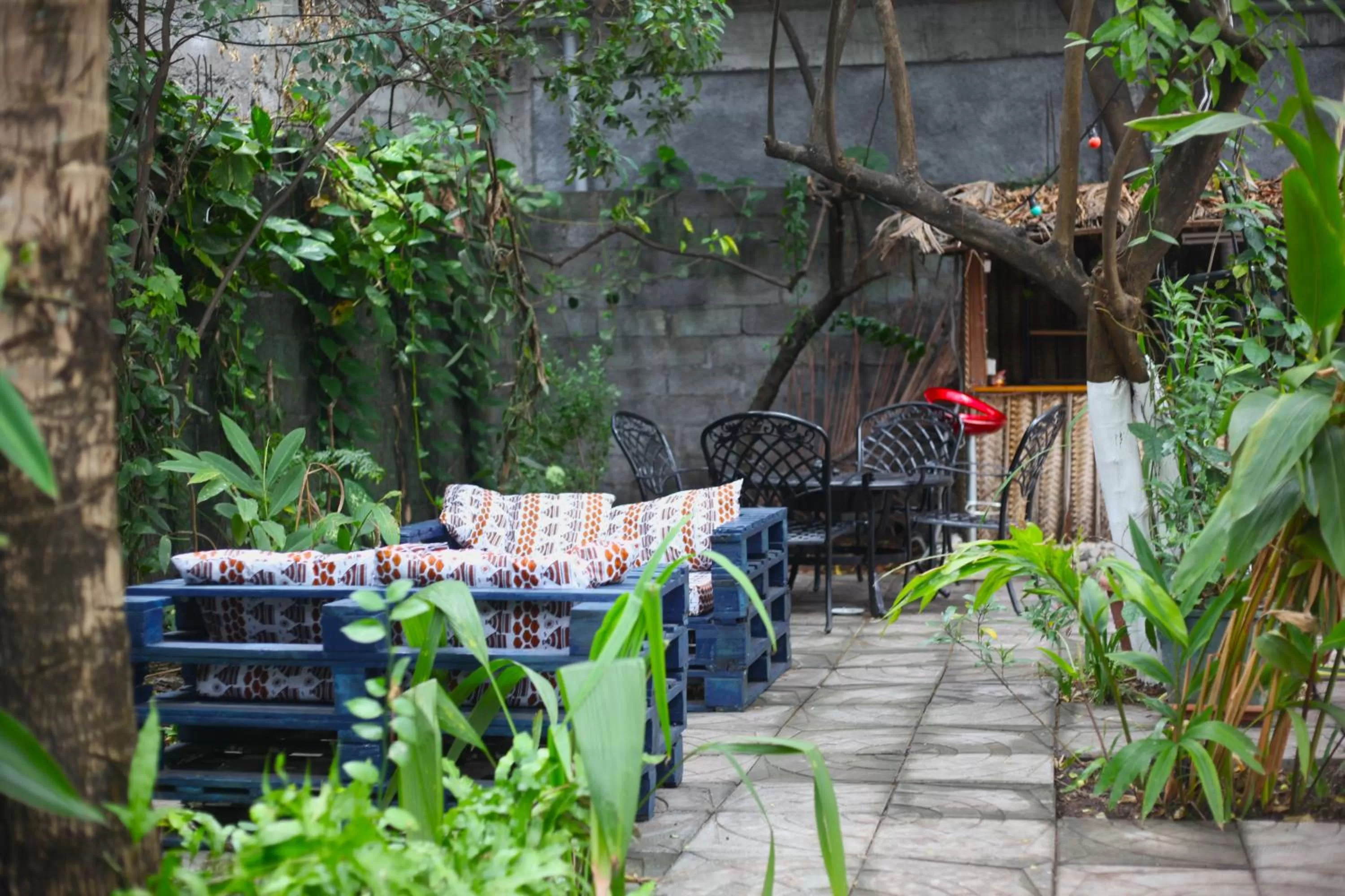 Patio in Hotel Jardin de la Paix