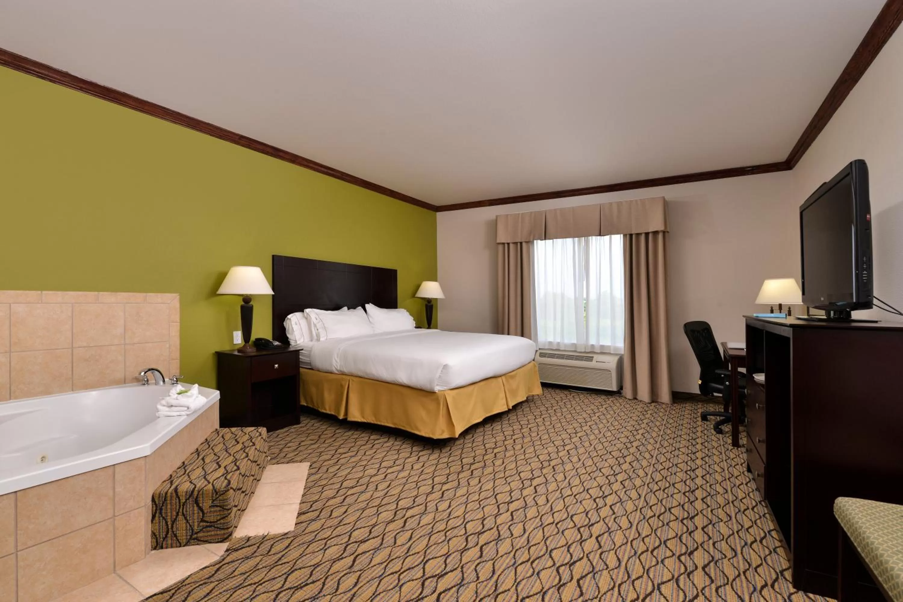Photo of the whole room, Bed in Holiday Inn Express Hotel & Suites Sherman Highway 75 by IHG