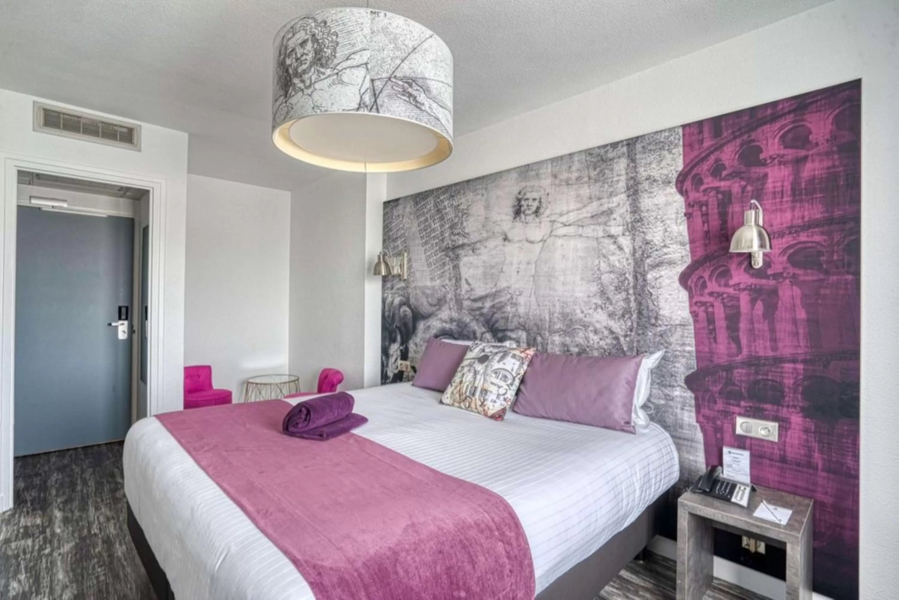 Bedroom, Bed in Best Western Le Vinci Loire Valley