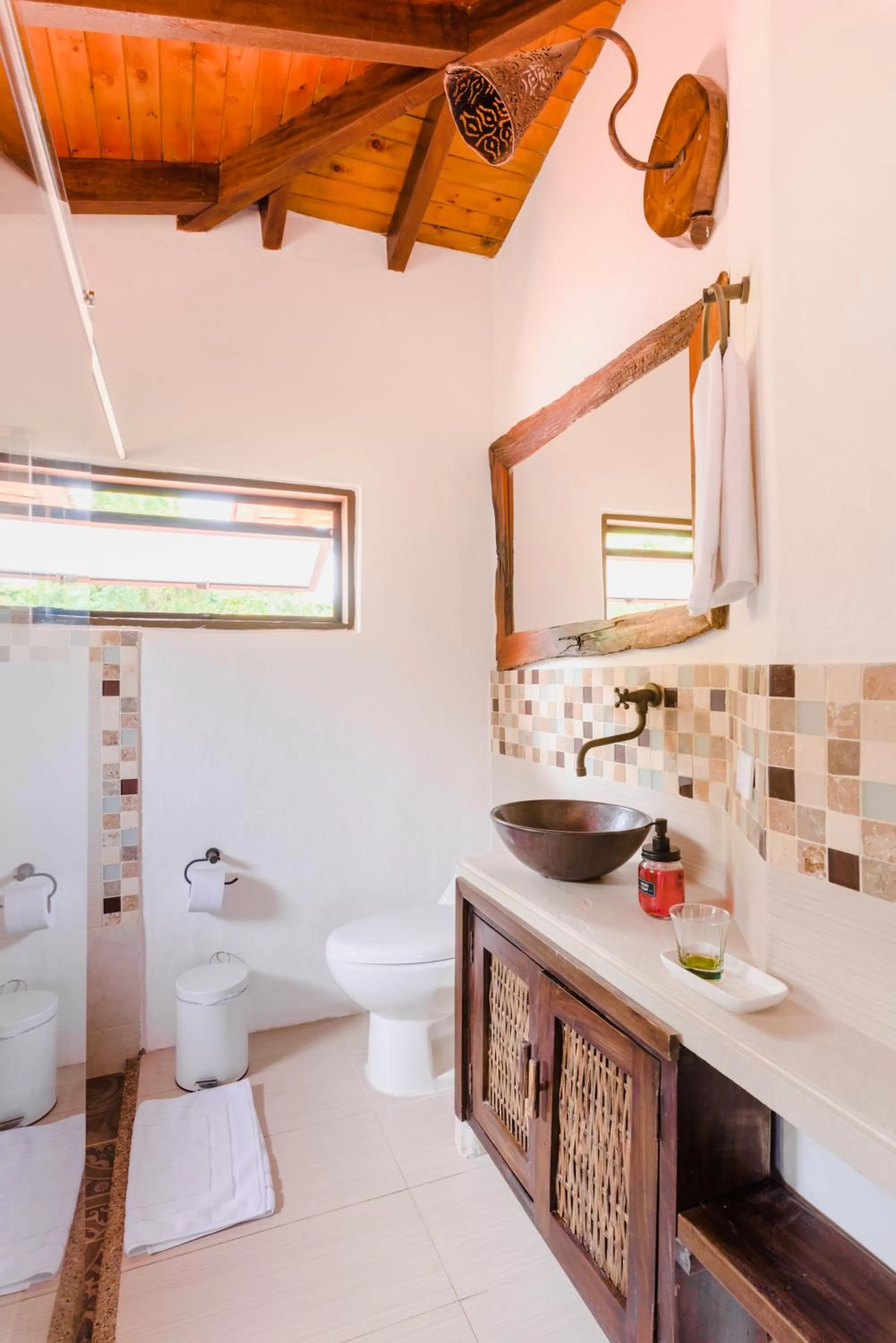 Toilet in Hotel Kawa Mountain Retreat