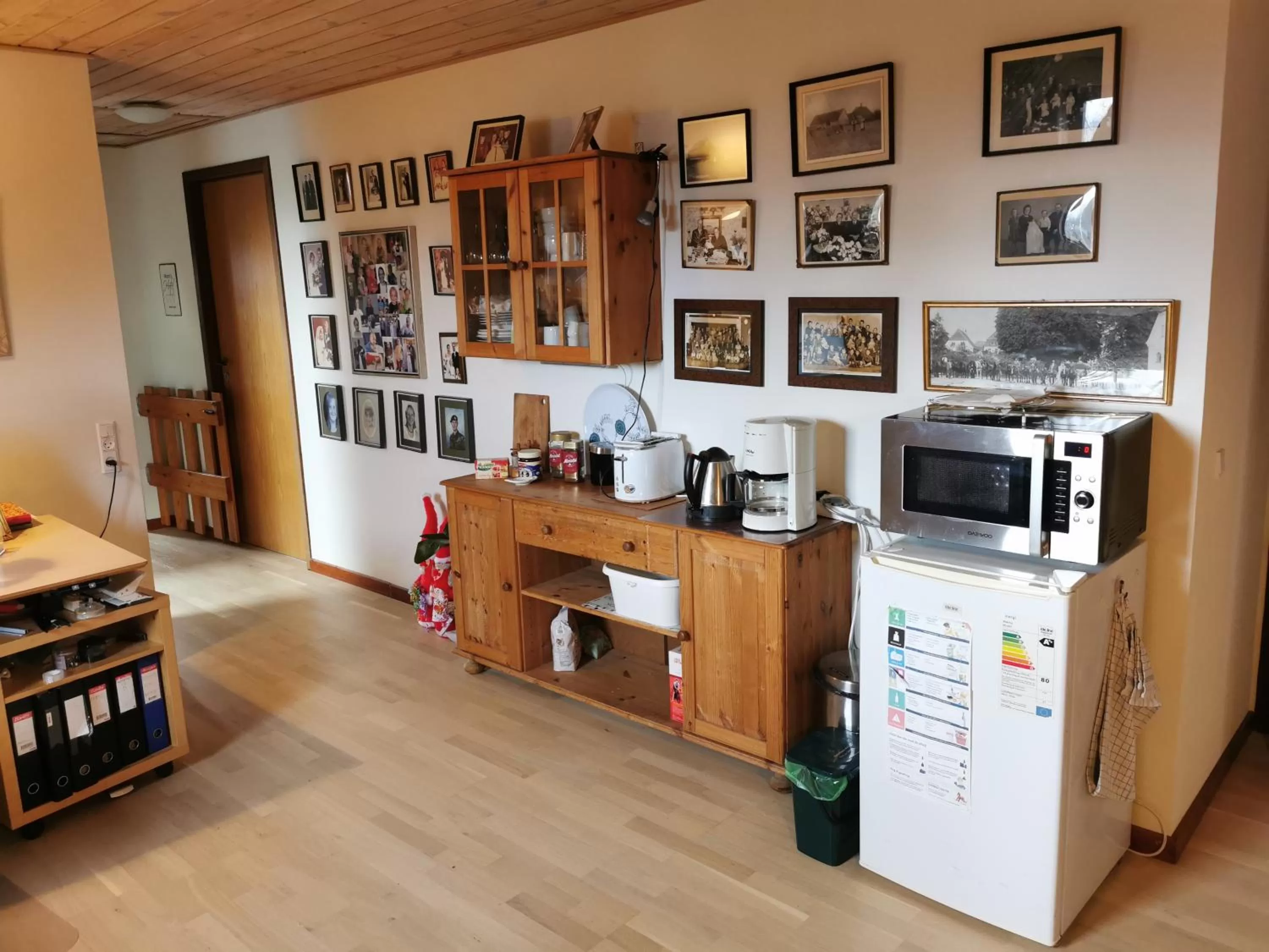 Kitchen or kitchenette in Annys Bed & Breakfast