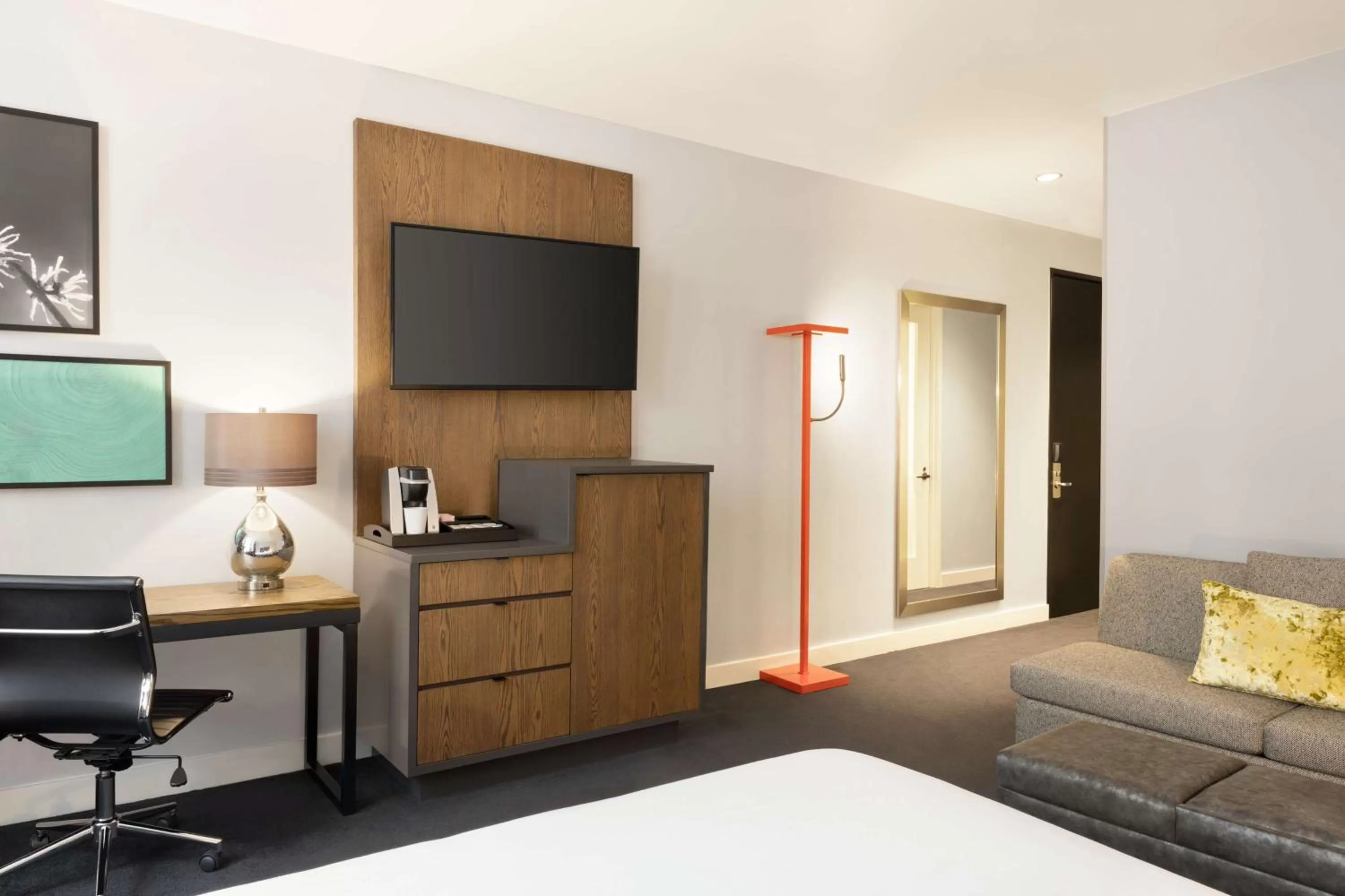 Bedroom, Bed in Hilton Motif Seattle