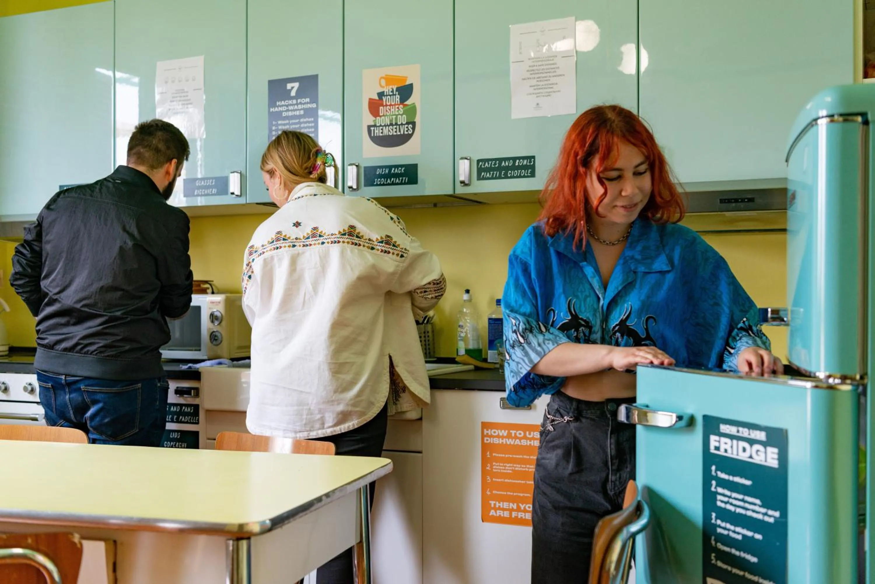 Communal kitchen in Ostello Bello Roma Colosseo