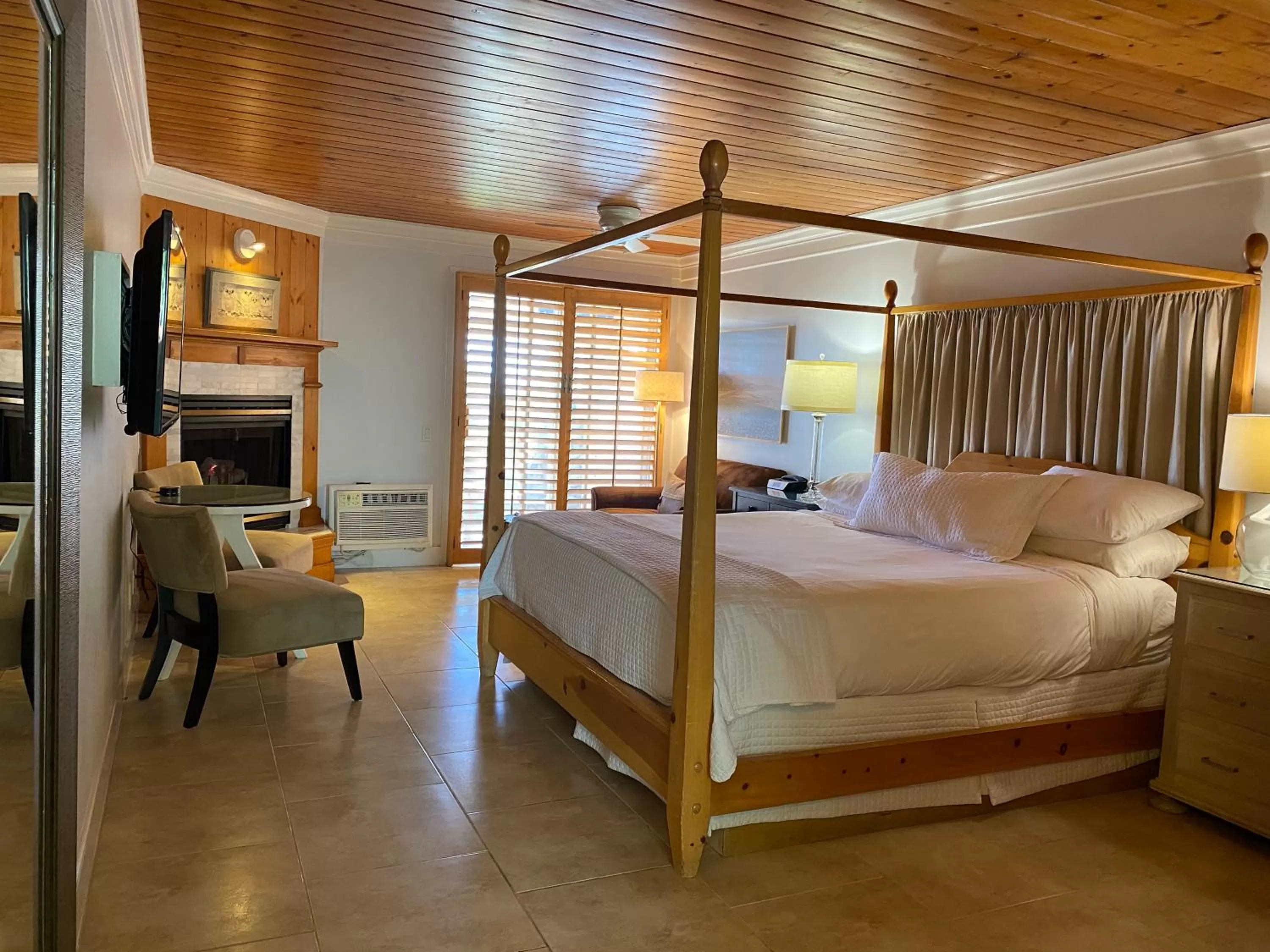 Bedroom, Bed in Inn On SummerHill