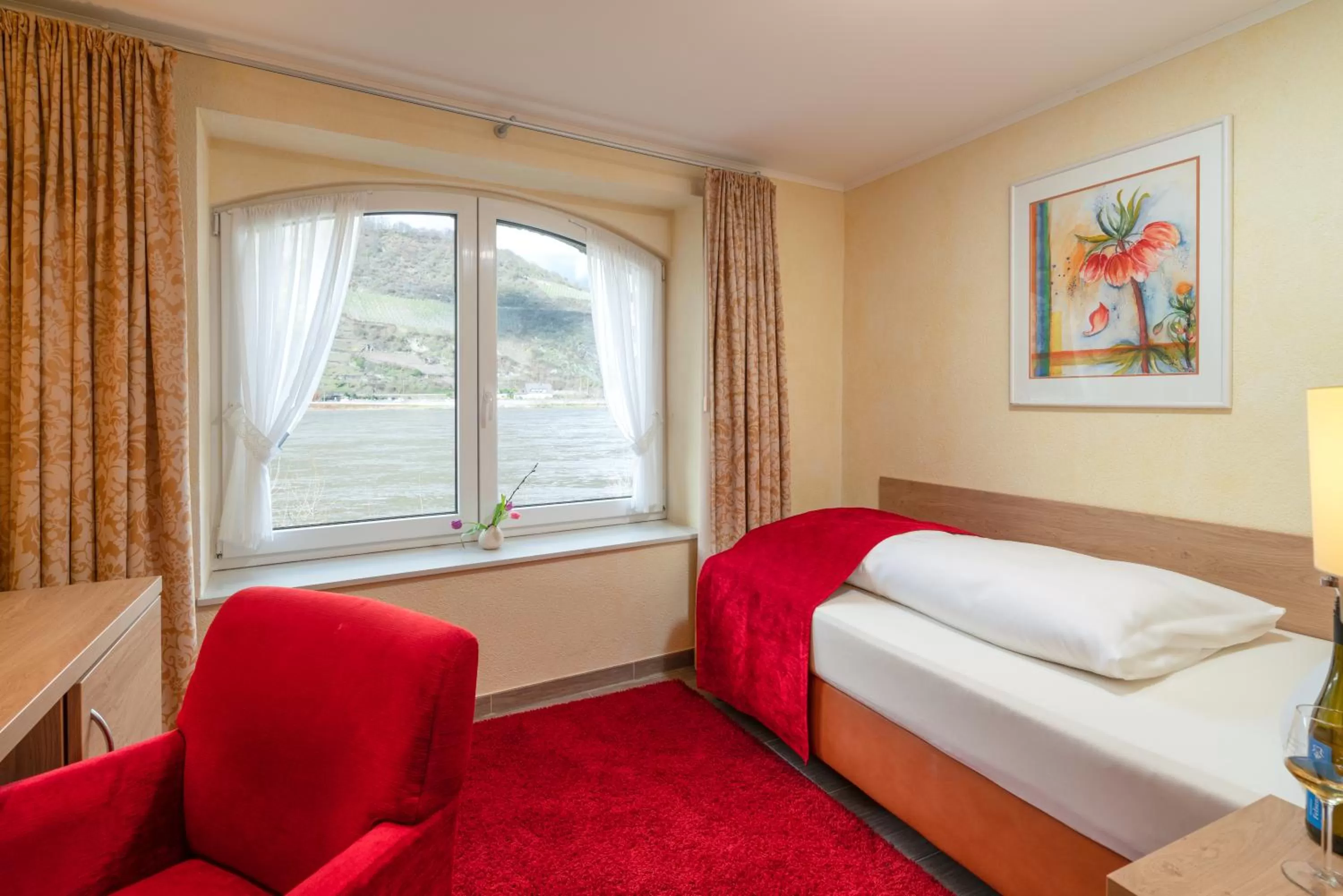 Bedroom, Bed in Weinhotel Landsknecht