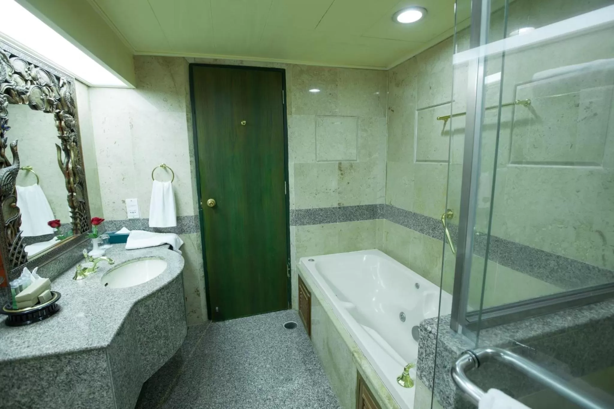 Bathroom in Chiangmai Grandview Hotel & Convention Center