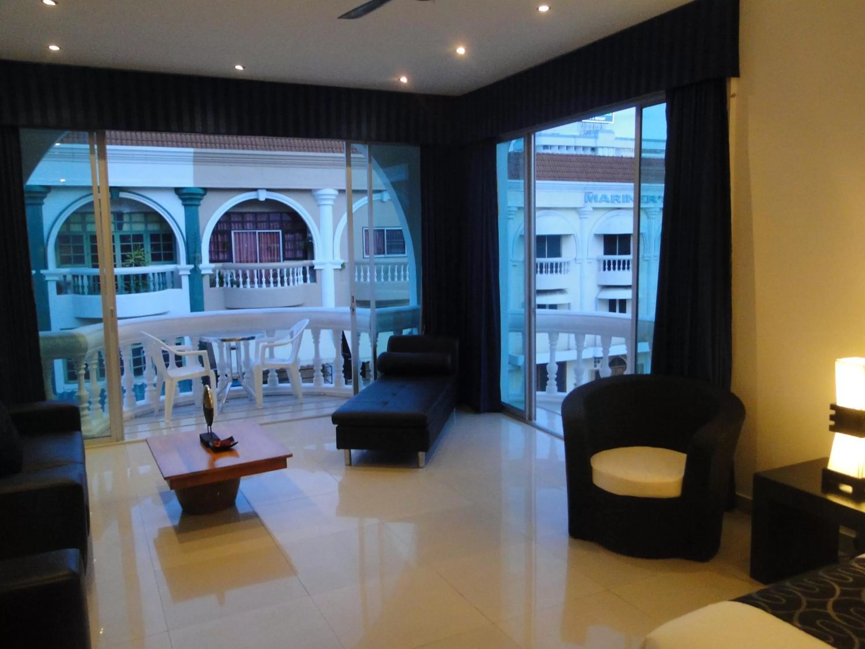 Seating area in East Suites