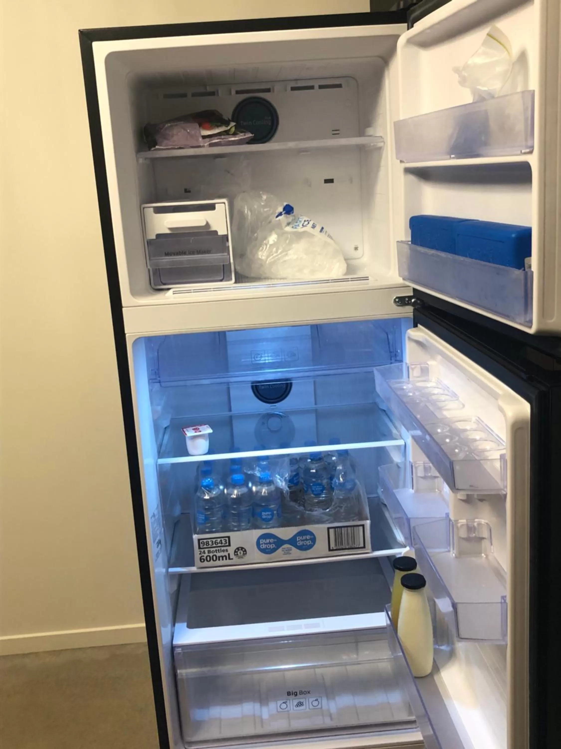 Communal kitchen in Almost Heaven BNB