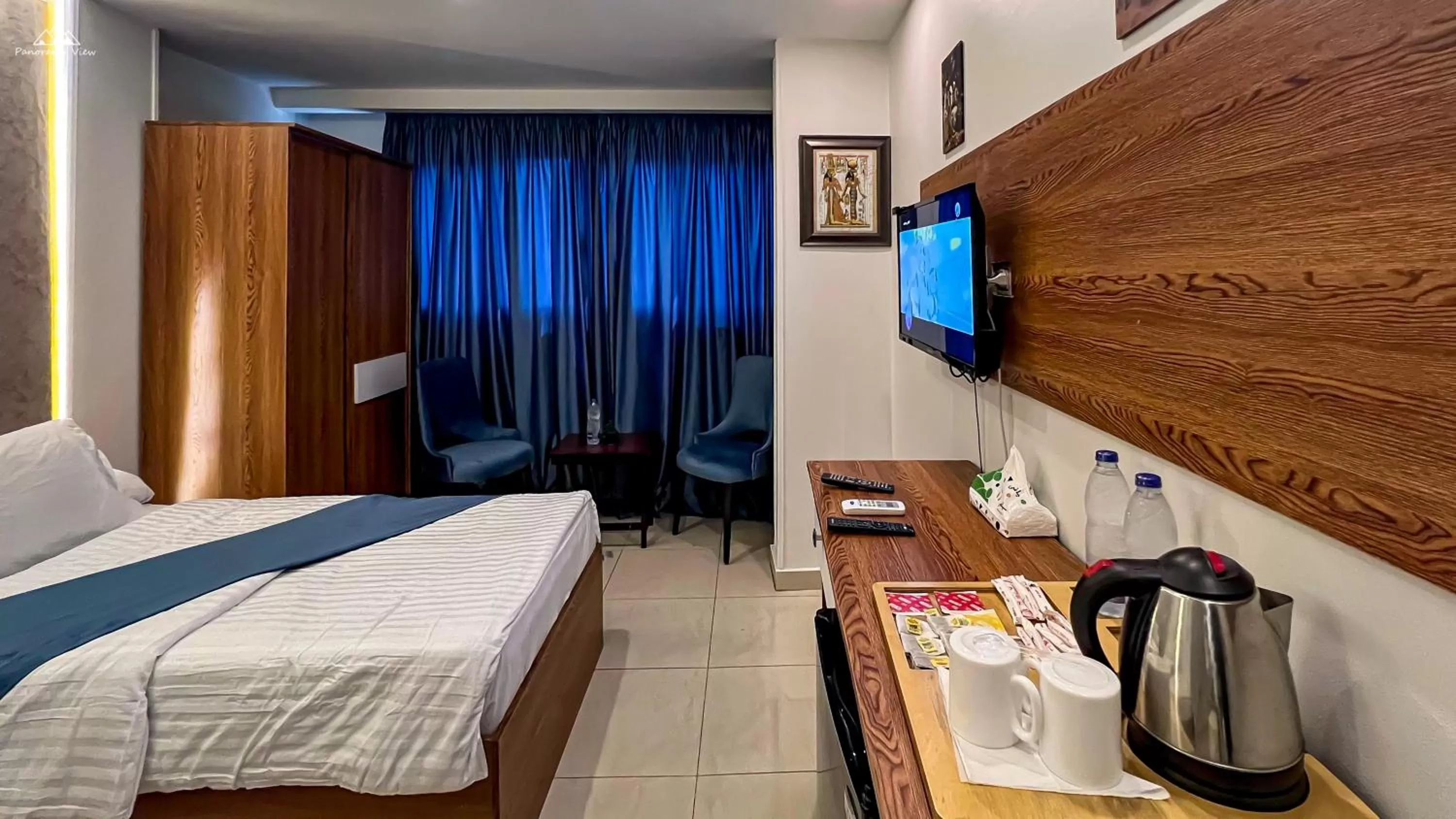 Bedroom, Bed in PANORAMA view pyramids