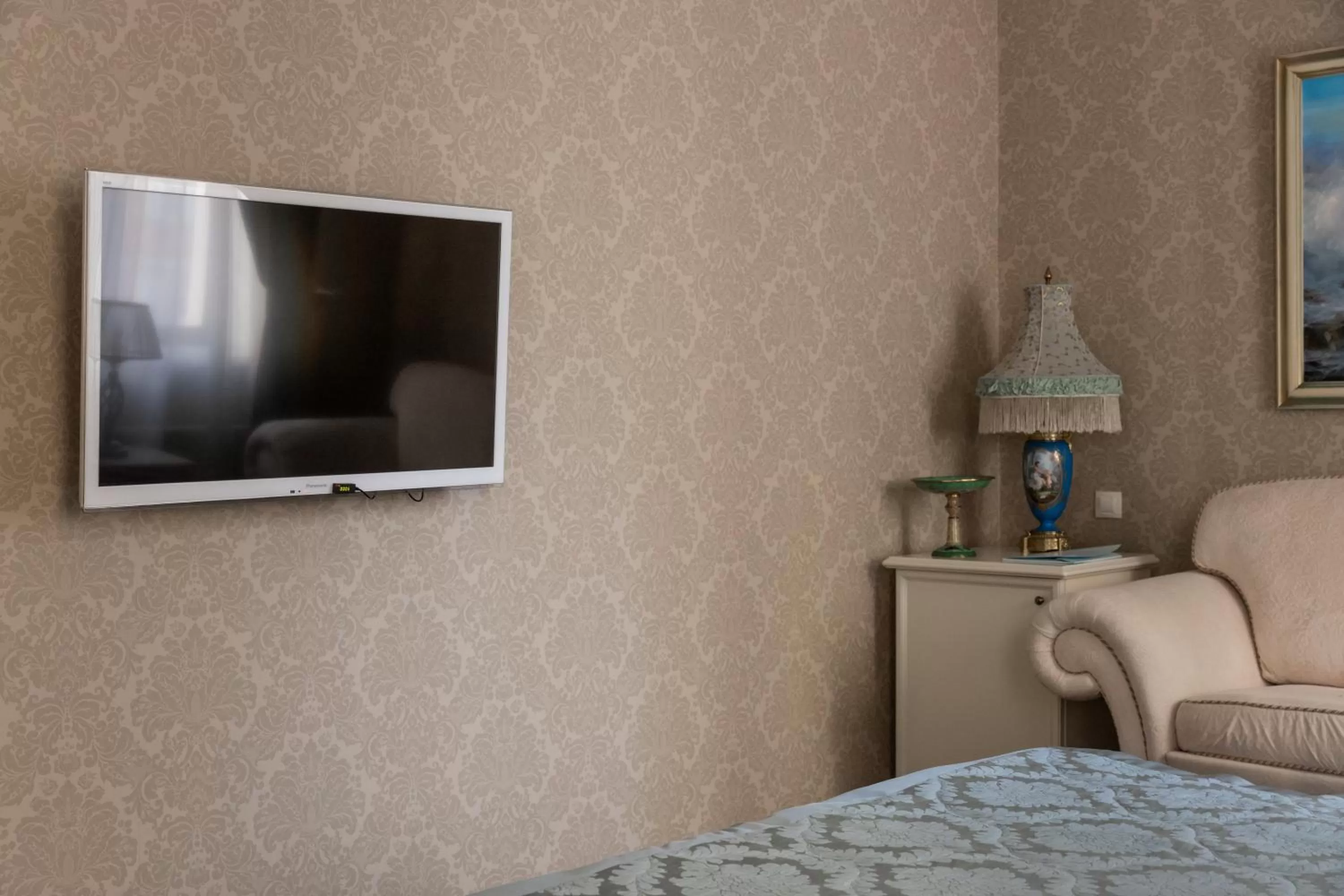 TV and multimedia, Bed in Hotel "Mandarin Clubhouse"