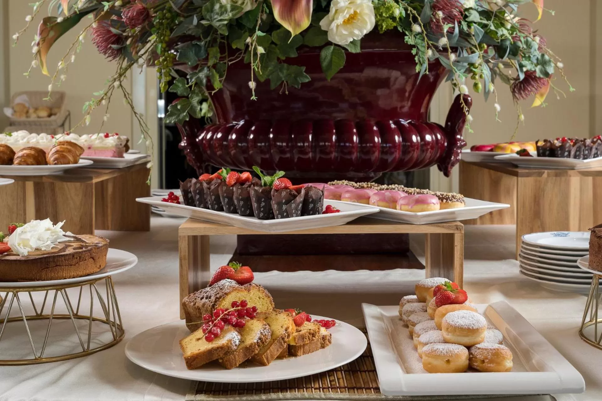 Buffet breakfast in National Hotel