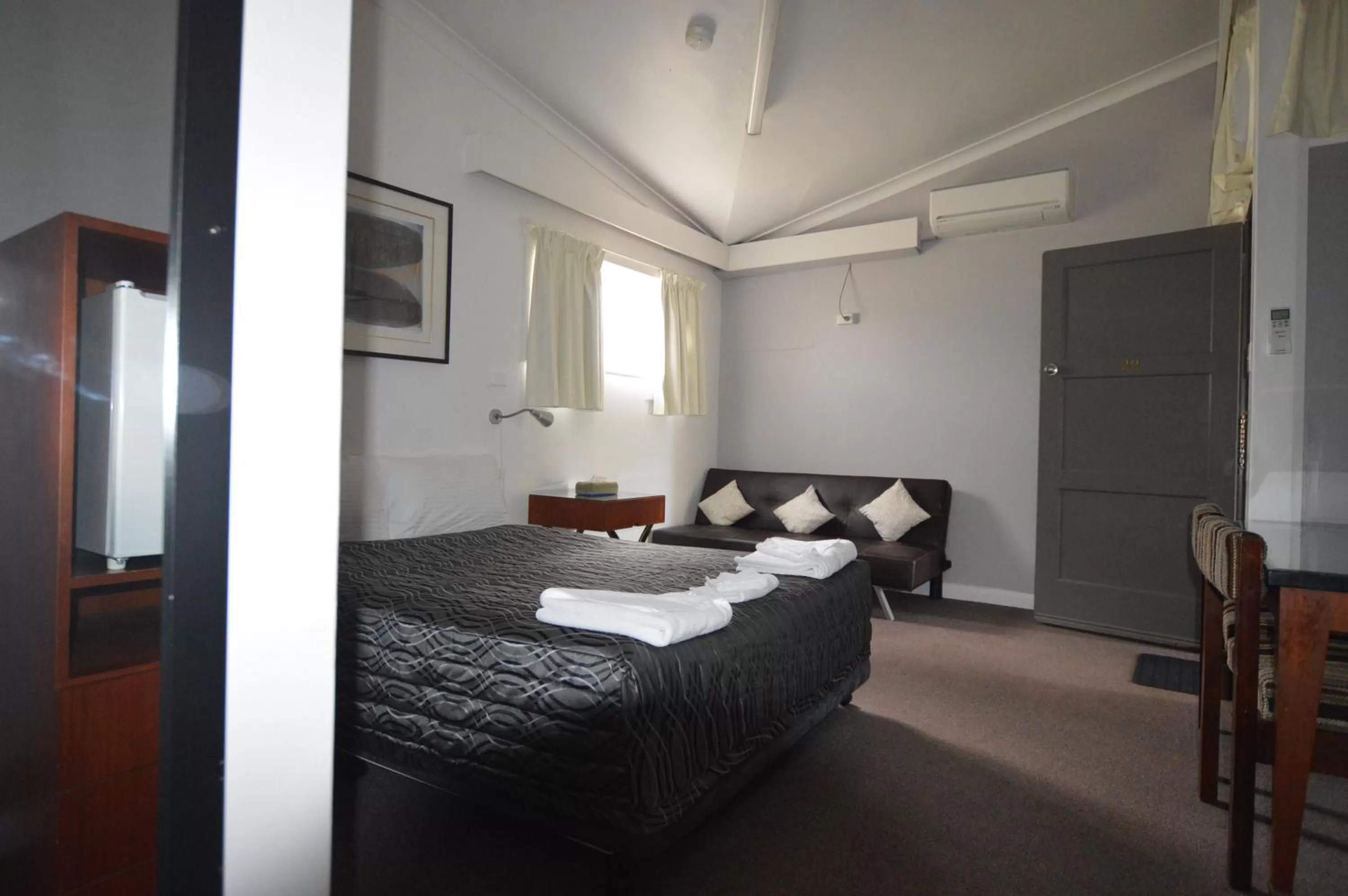 Bed in Mittagong Motel