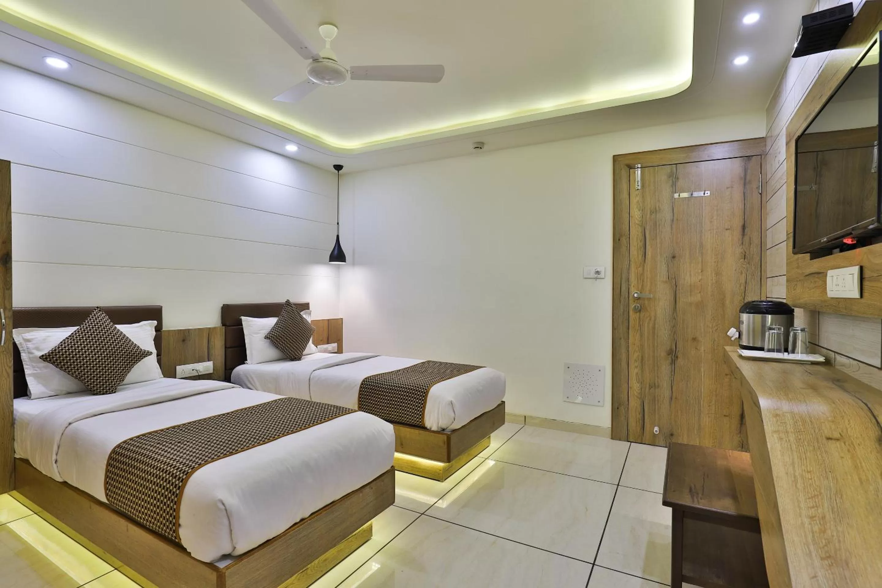 Photo of the whole room, Bed in Hotel Pearl