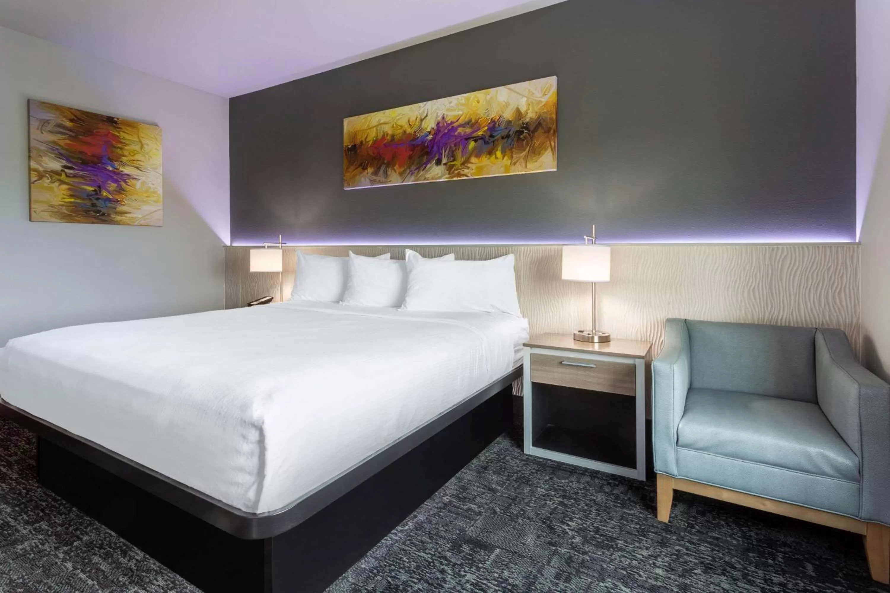 Photo of the whole room, Bed in Baymont by Wyndham Madison