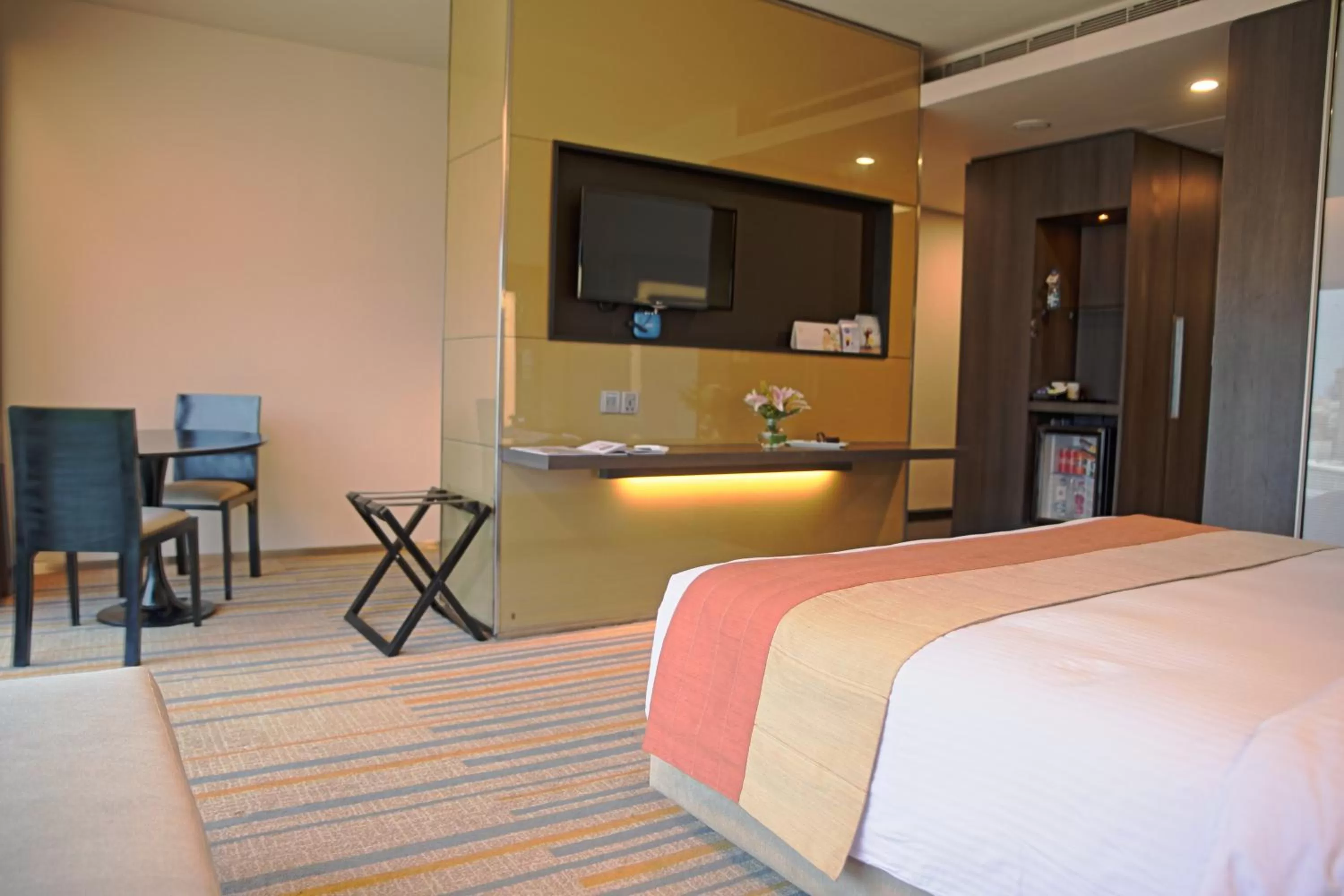 TV and multimedia, Bed in Novotel Kolkata Hotel and Residences