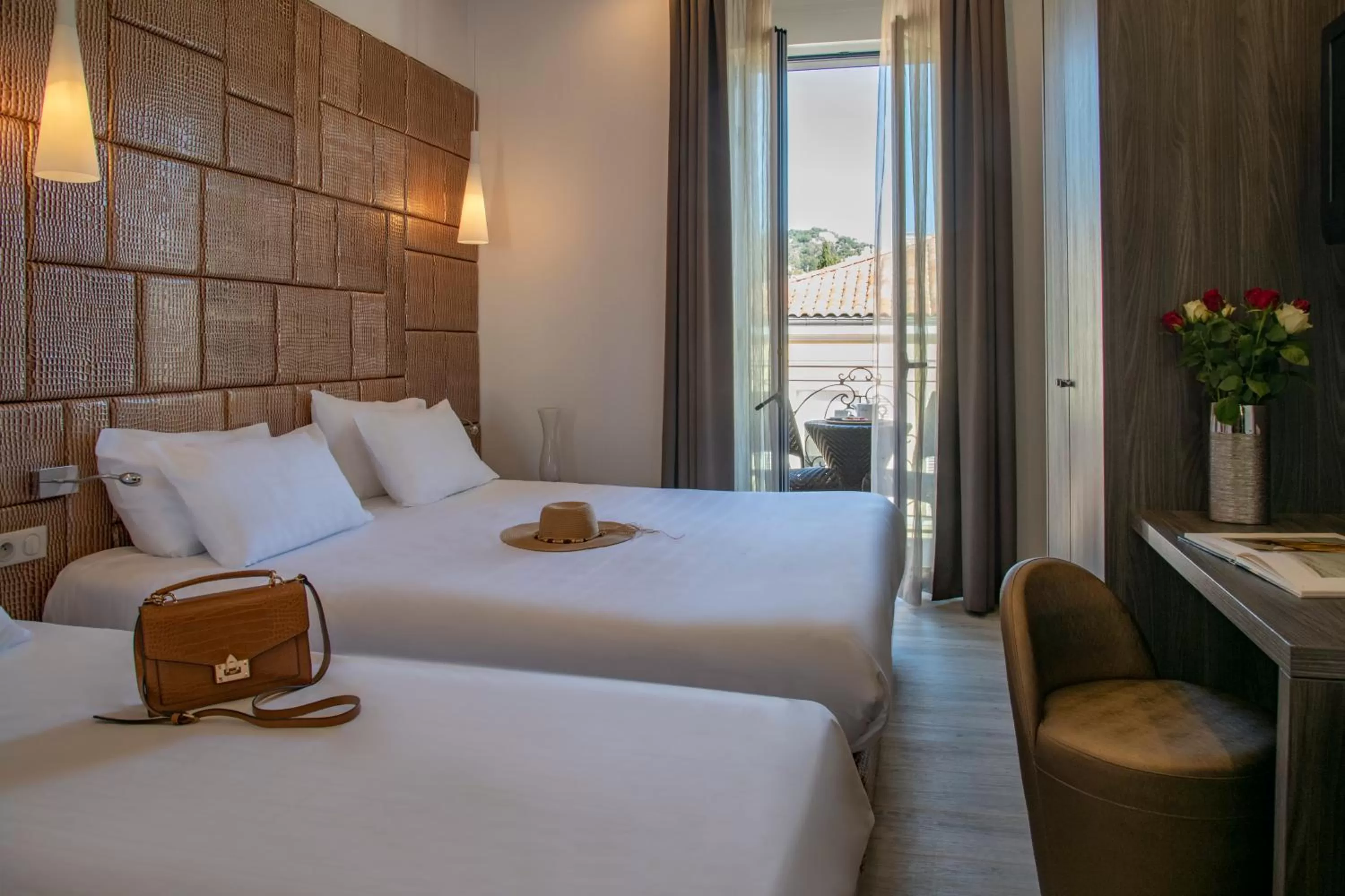 Bedroom, Bed in GOLDEN TULIP CANNES HOTEL de PARIS