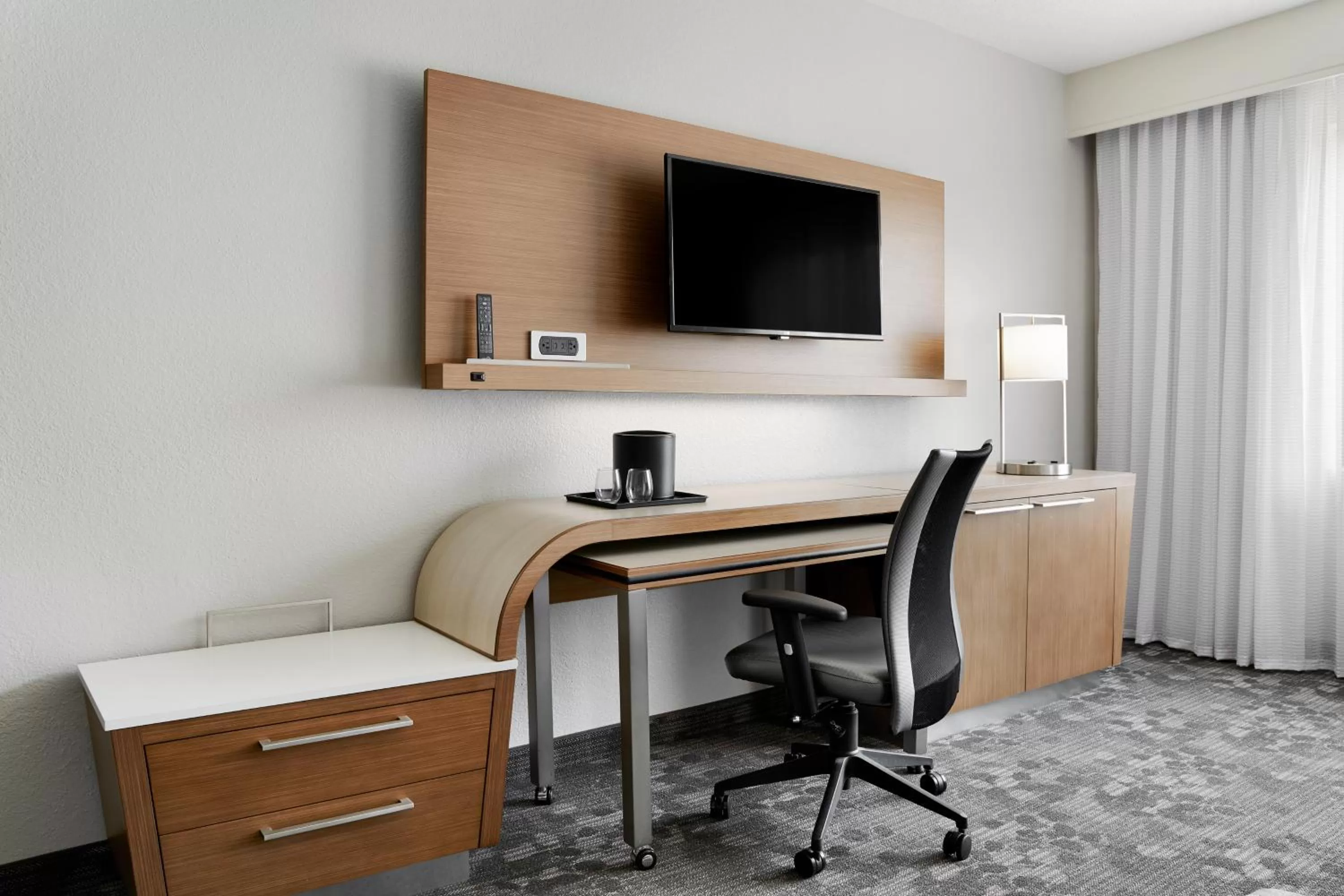 Photo of the whole room in Courtyard Milwaukee Downtown