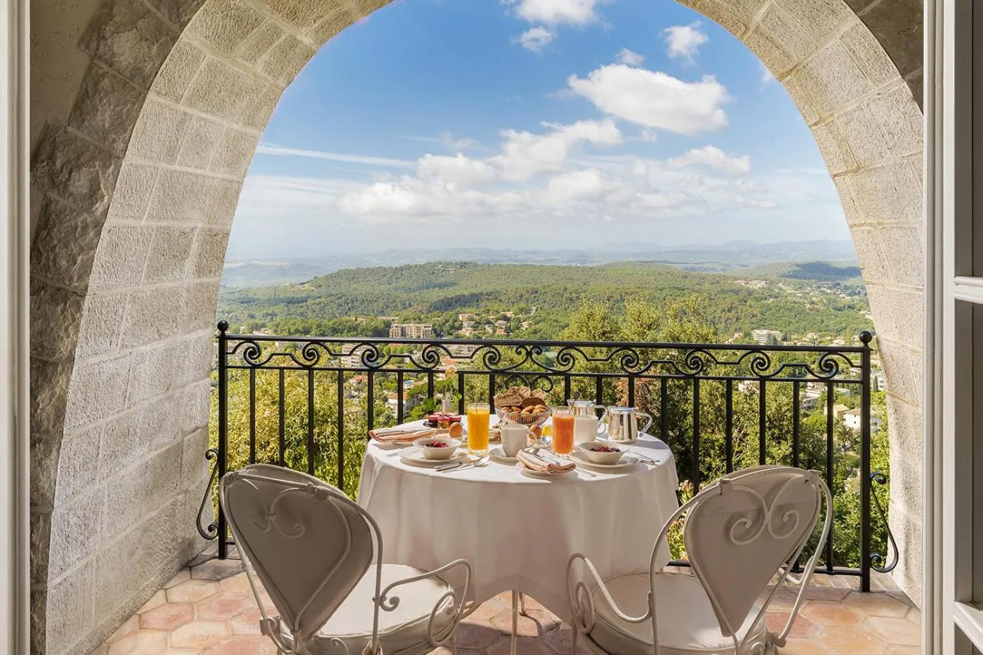 Balcony/Terrace in Château Saint-Martin & Spa, Oetker Hotels