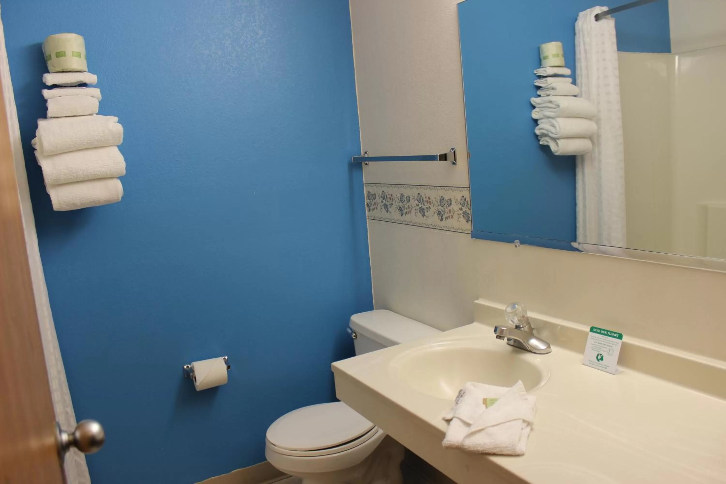 Business King Room - Non-Smoking in Super 8 by Wyndham Lincoln West