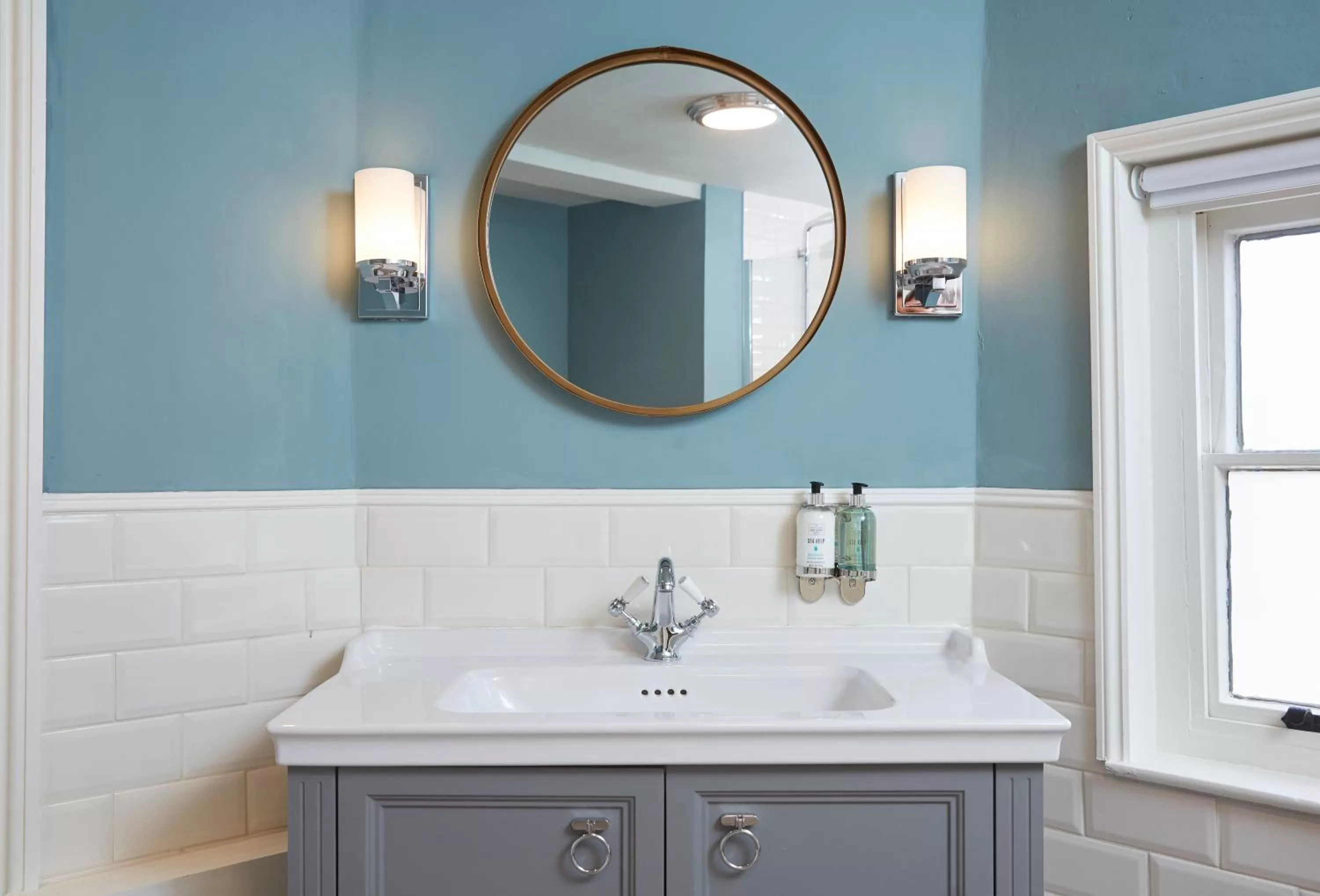 Bathroom in Riverside Inn by Chef & Brewer Collection