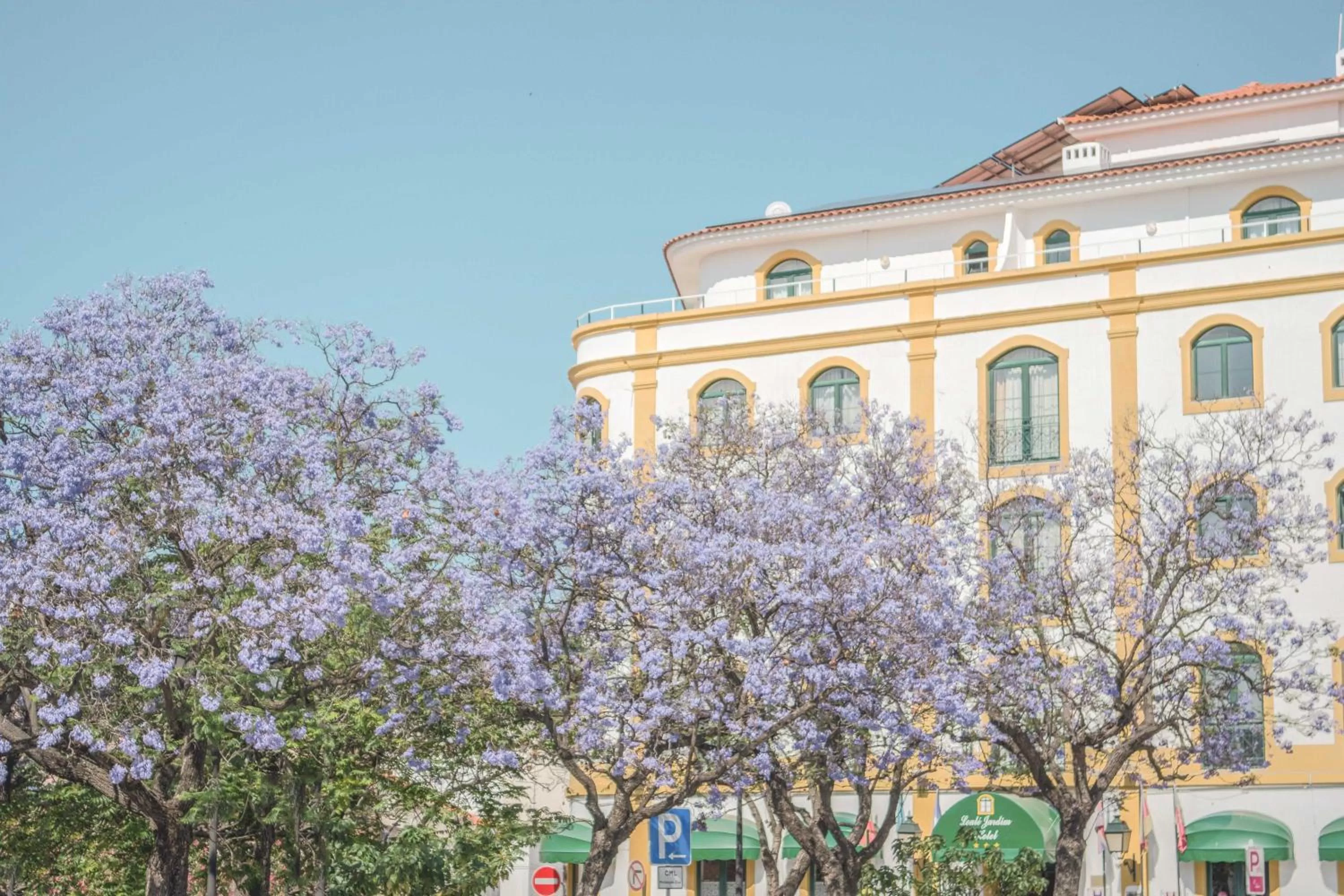 Facade/entrance in Loule Jardim Hotel