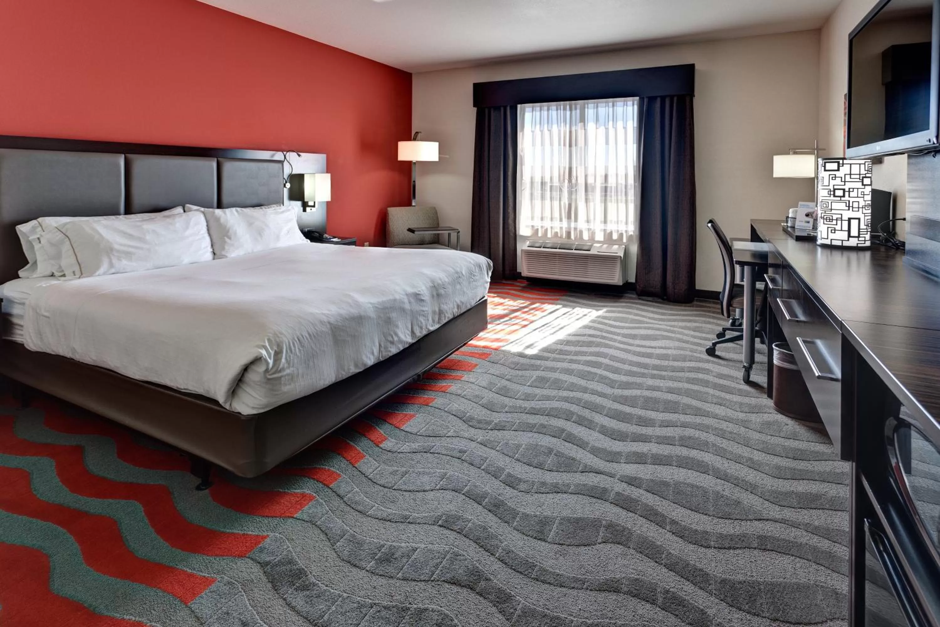 Photo of the whole room, Bed in Holiday Inn Express Northwest Maize by IHG