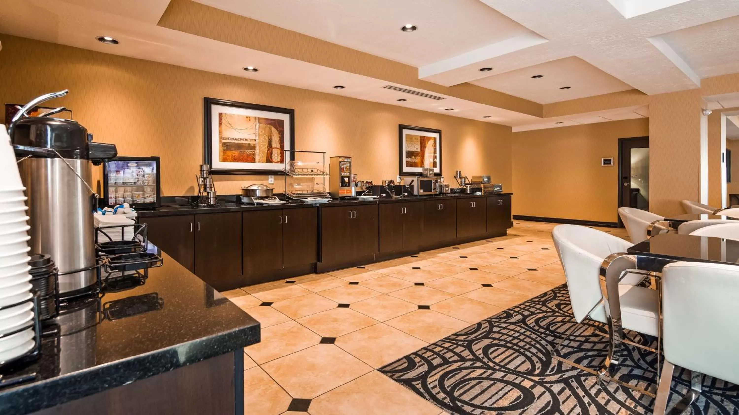 Restaurant/places to eat in Best Western Plus Airport Inn & Suites