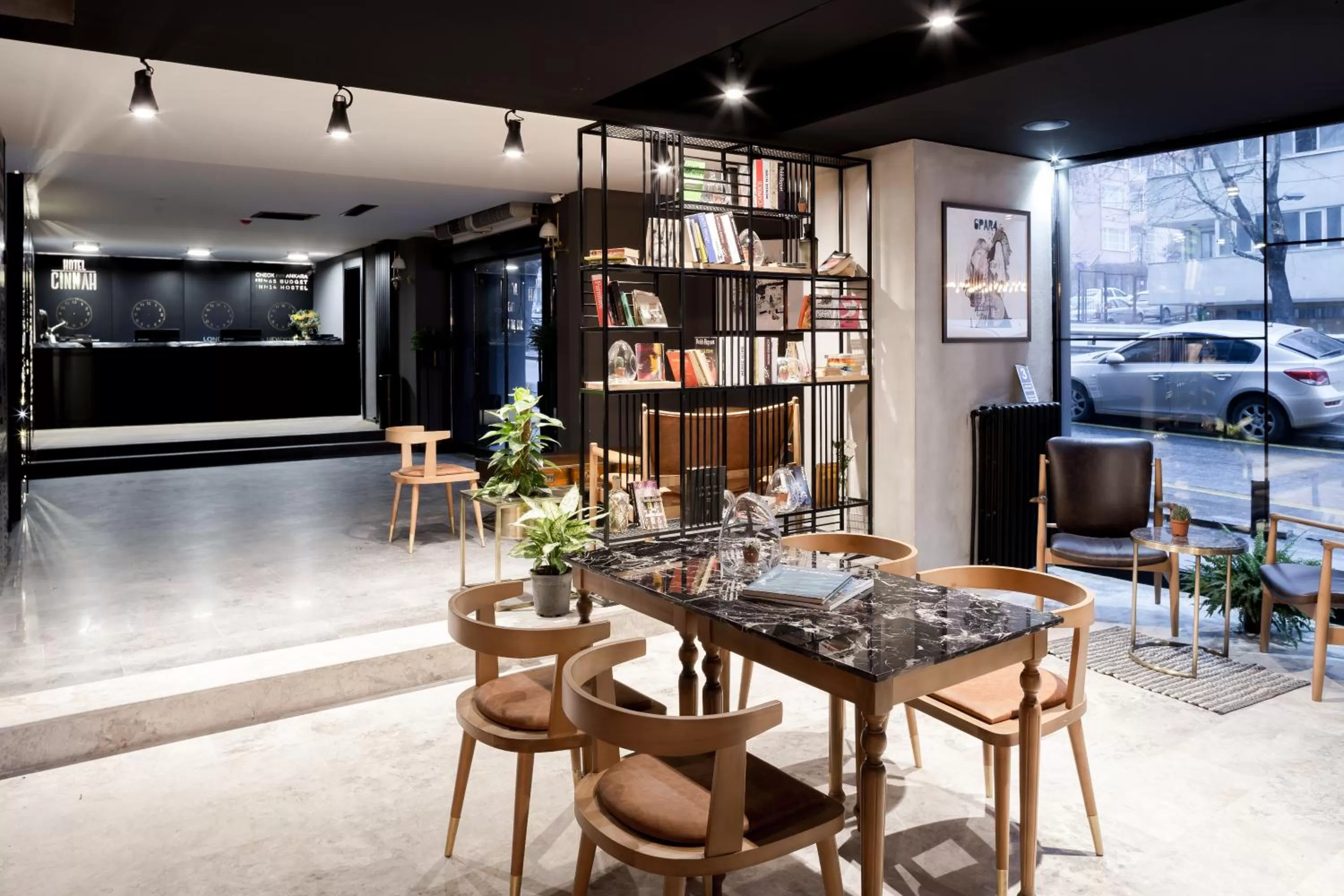 Restaurant/places to eat in Hotel Cinnah