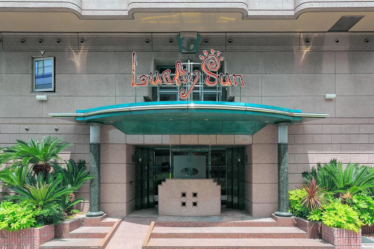 Facade/entrance in Lucky Sun