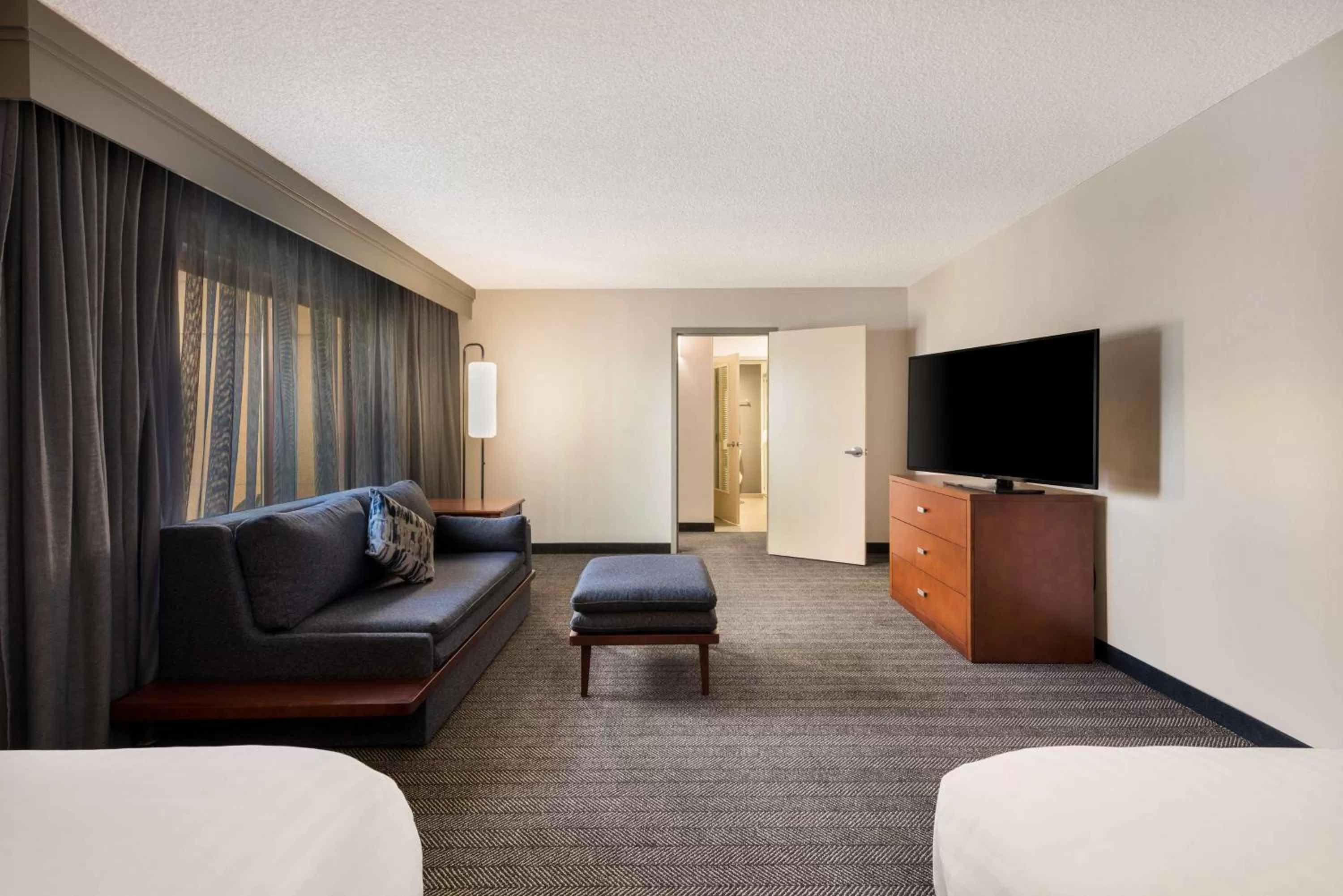 Photo of the whole room, Bed in Sonesta Select San Jose Airport