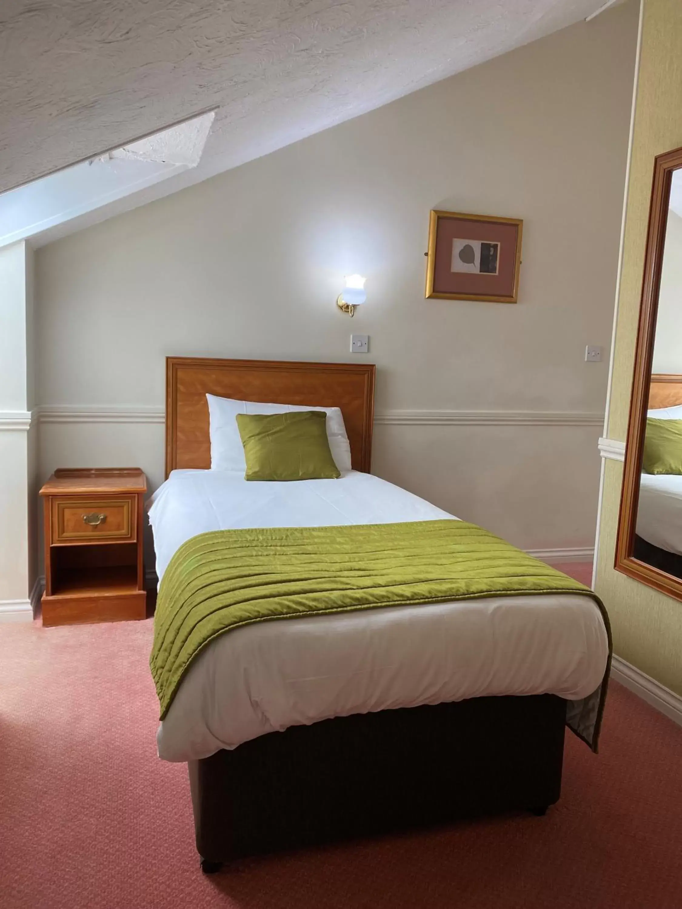 Single Room in Alton House Hotel Single Room in Alton House Hotel