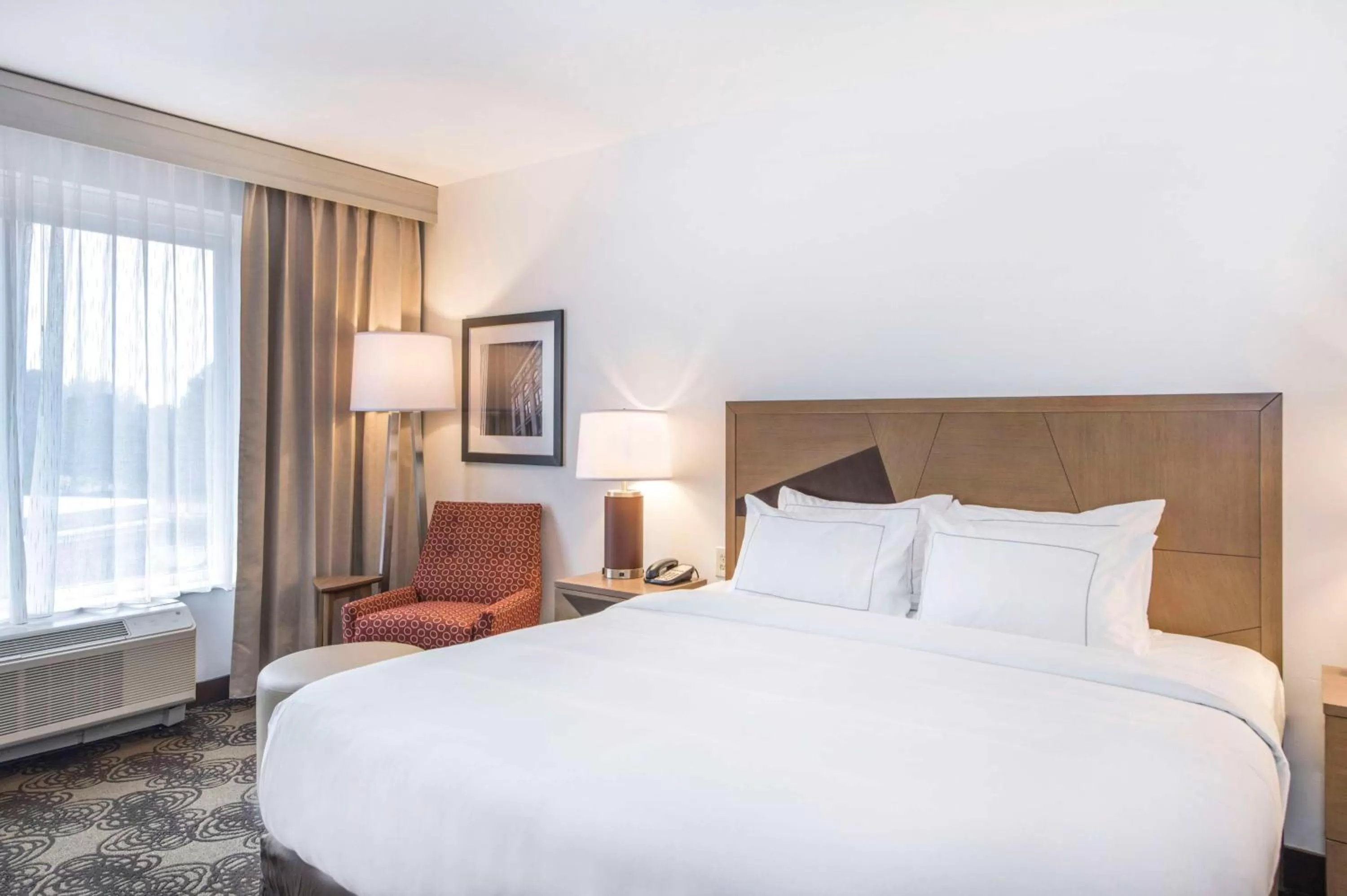 Bed in DoubleTree by Hilton Raleigh-Cary