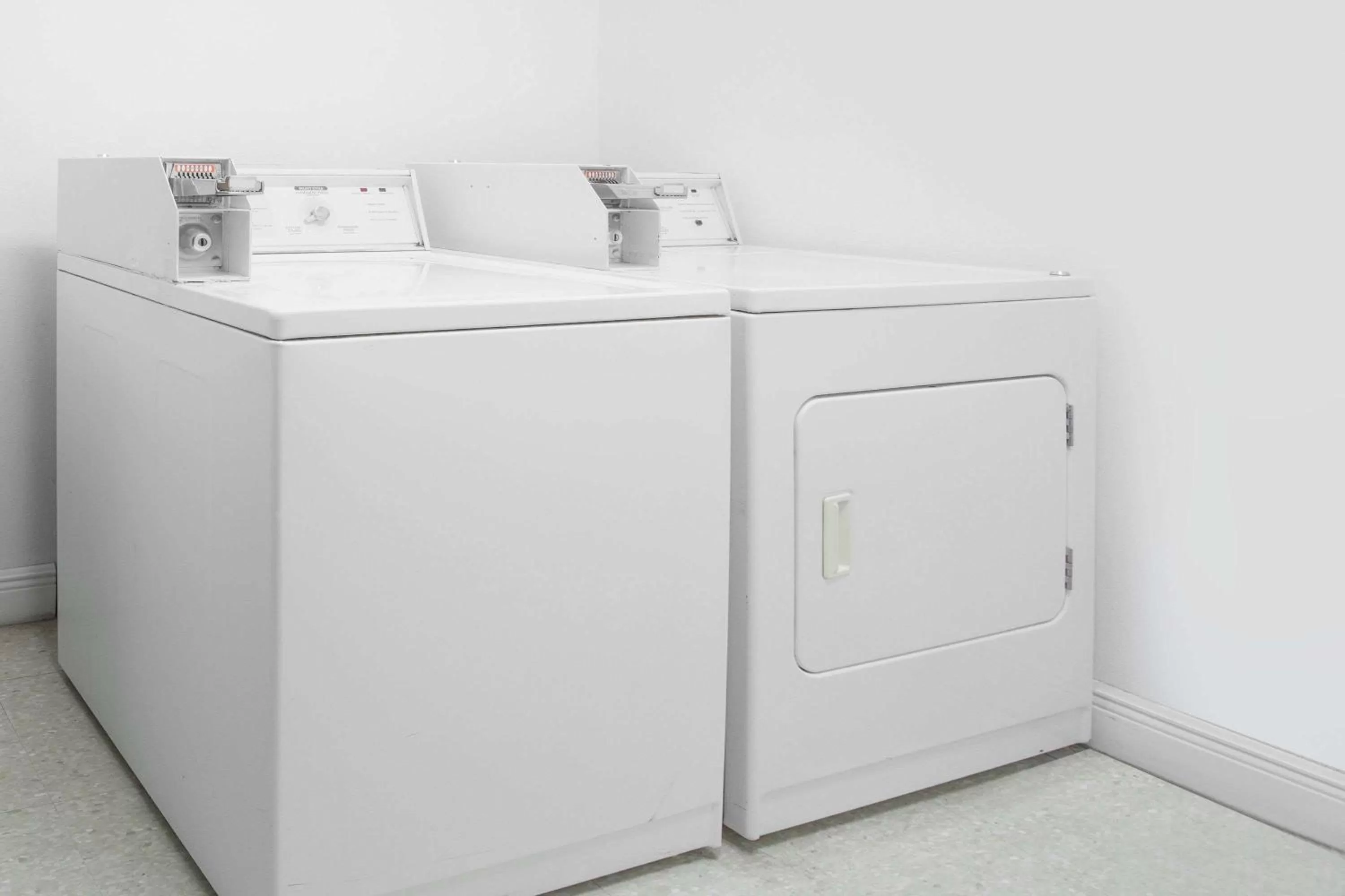 On site, Bed in Days Inn by Wyndham Lake Village