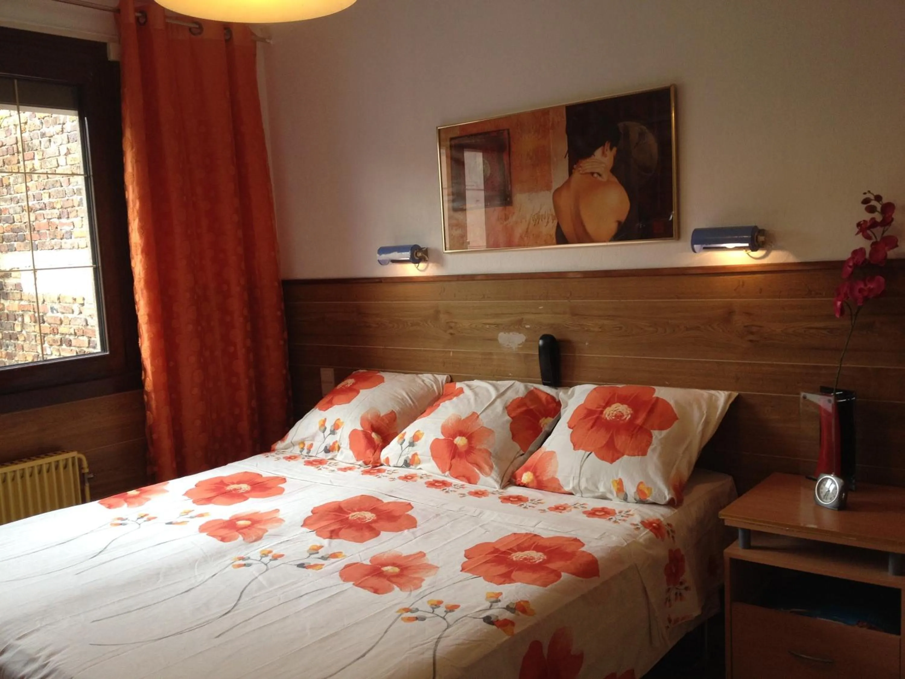 Bed in Hotel Paris Star